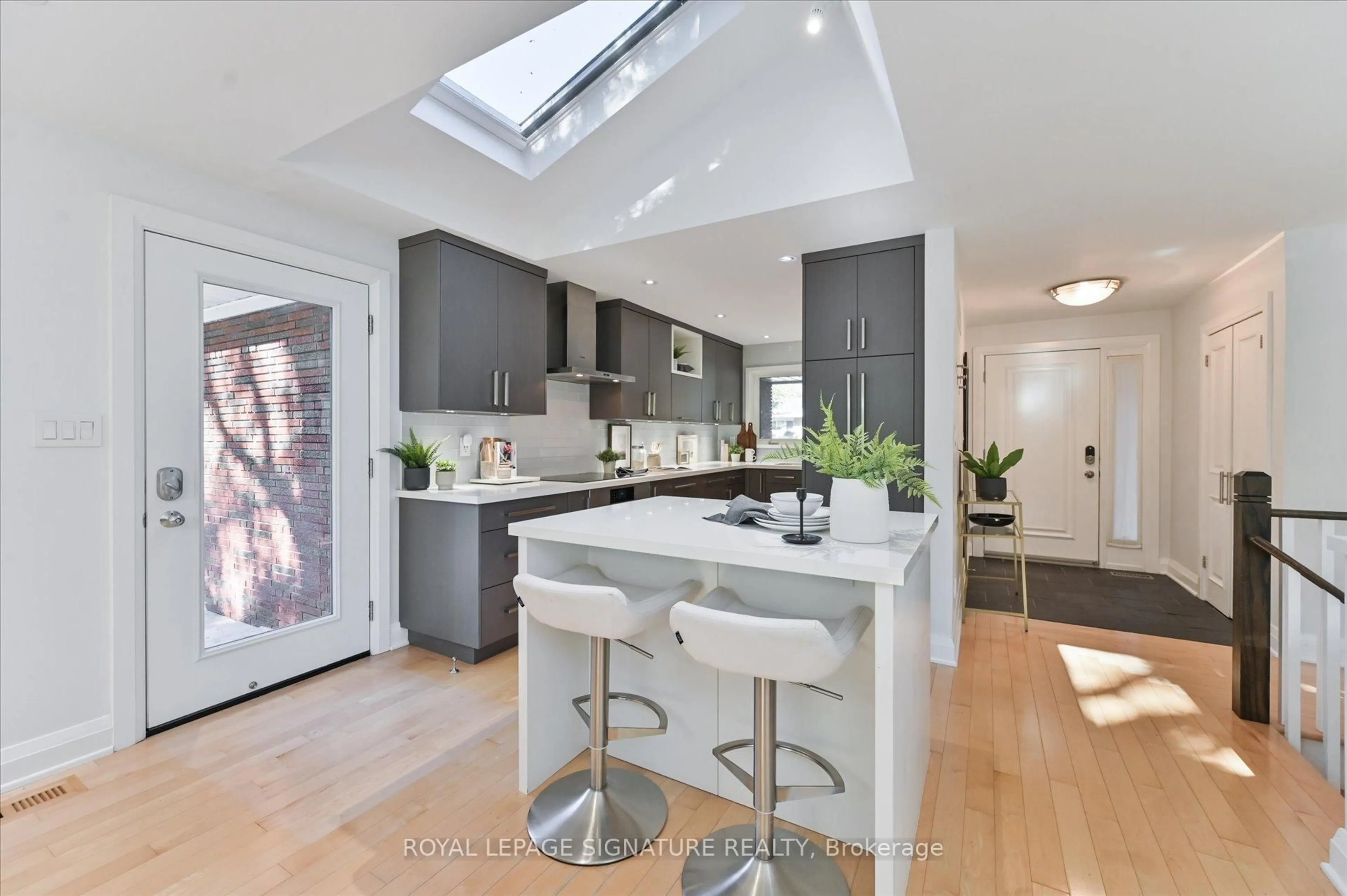 Contemporary kitchen, unknown for 195 Sweeney Dr, Toronto Ontario M4A 1V5