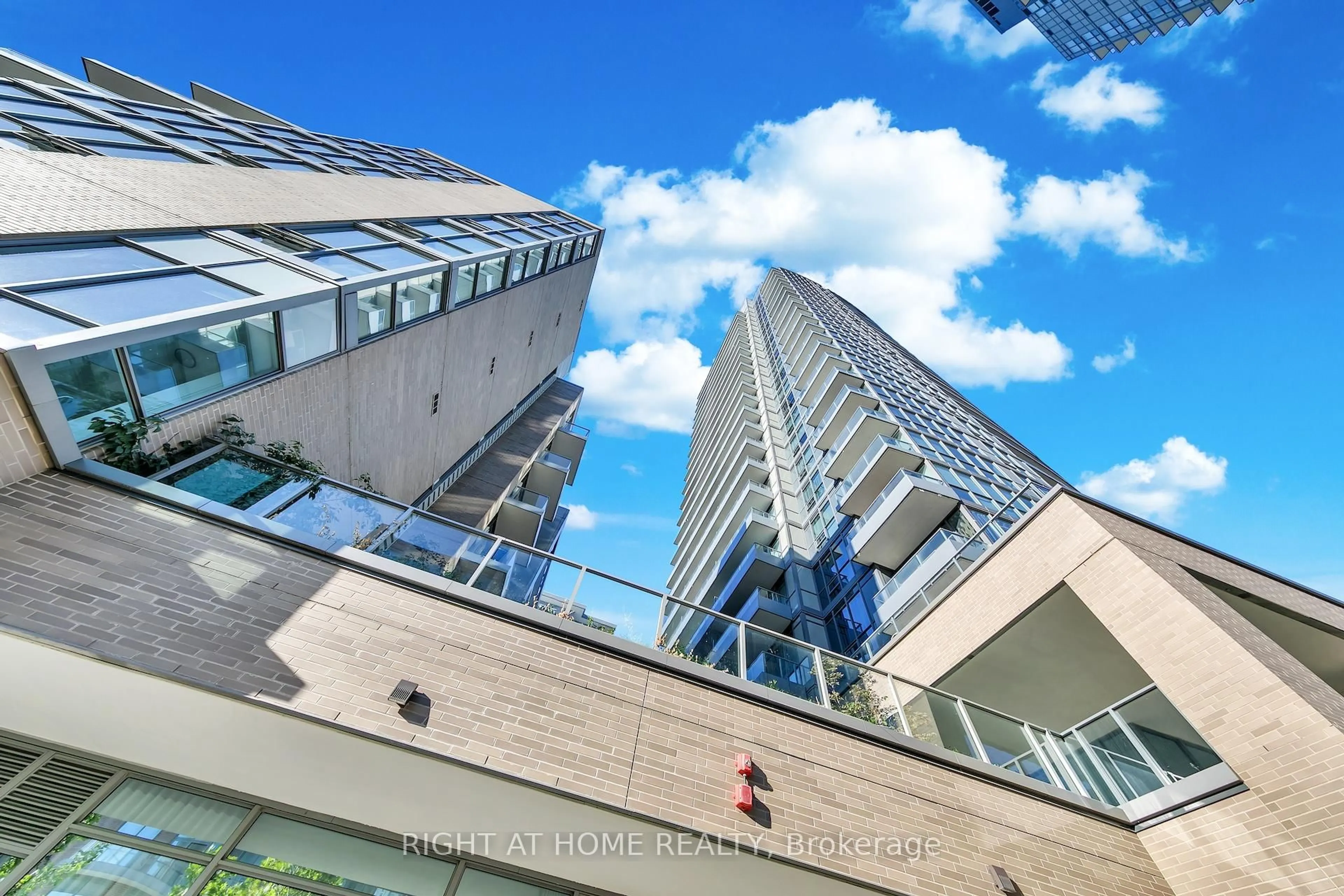 A pic from outside/outdoor area/front of a property/back of a property/a pic from drone, city buildings view from balcony for 52 Forest Manor Rd #625, Toronto Ontario M2J 0E2