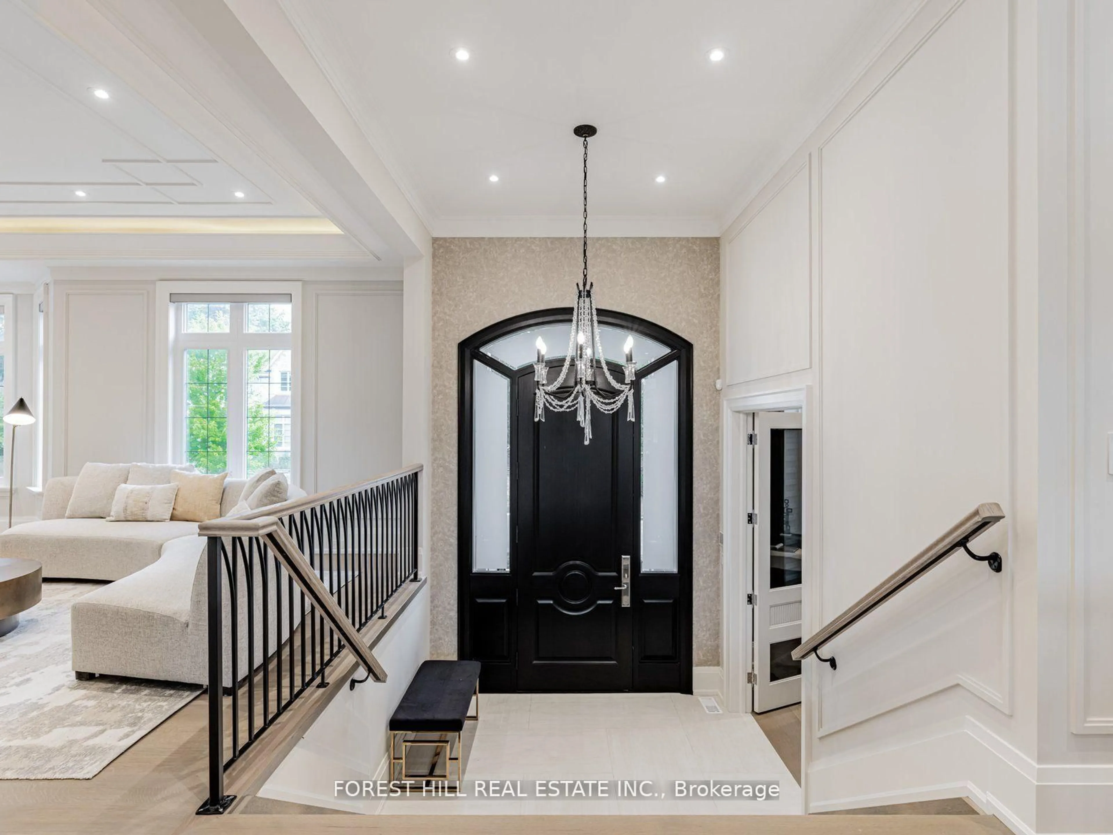 Indoor entryway for 39 Rippleton Rd, Toronto Ontario M3B 1H4