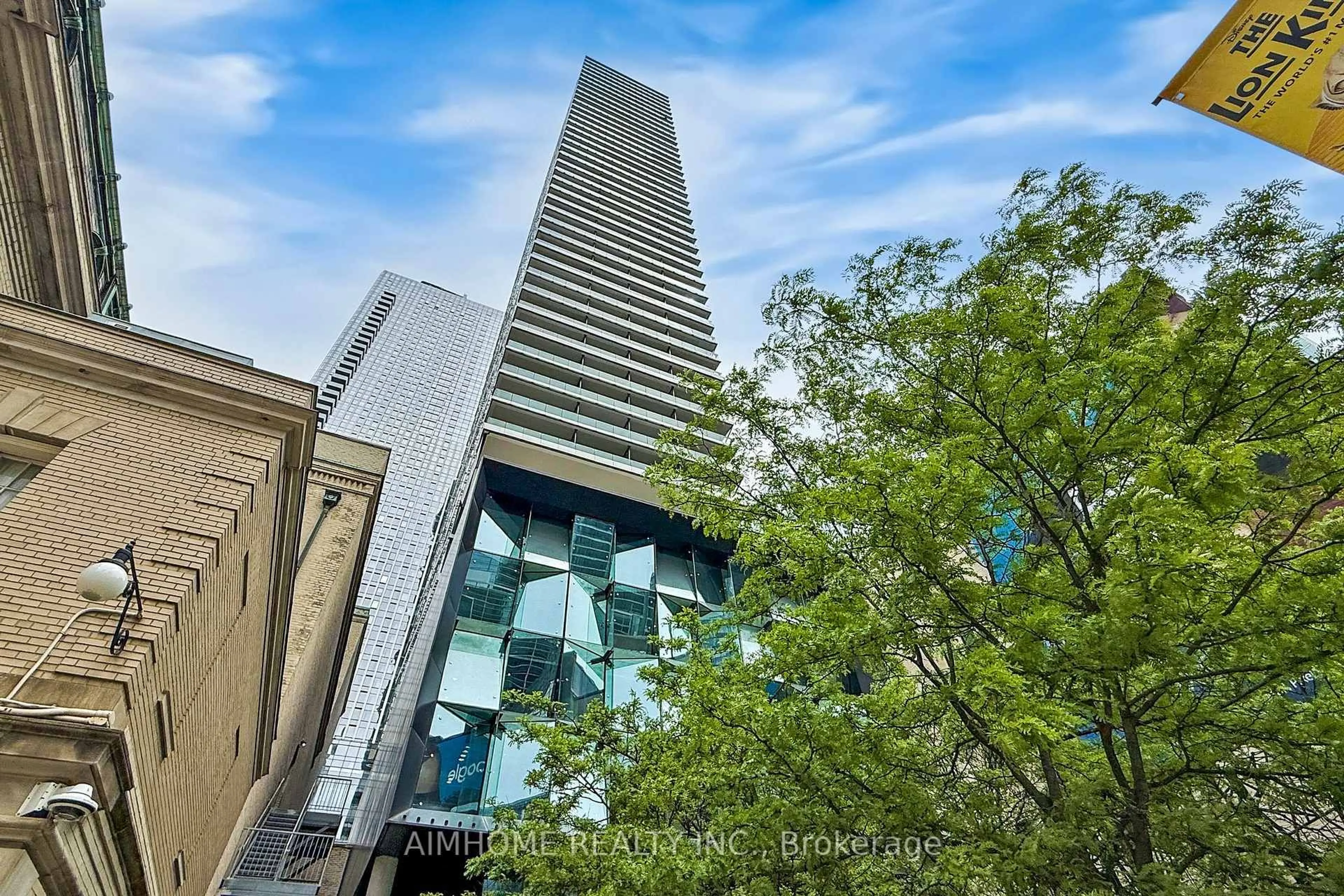 A pic from outside/outdoor area/front of a property/back of a property/a pic from drone, building for 224 King St #907, Toronto Ontario M5H 0A6
