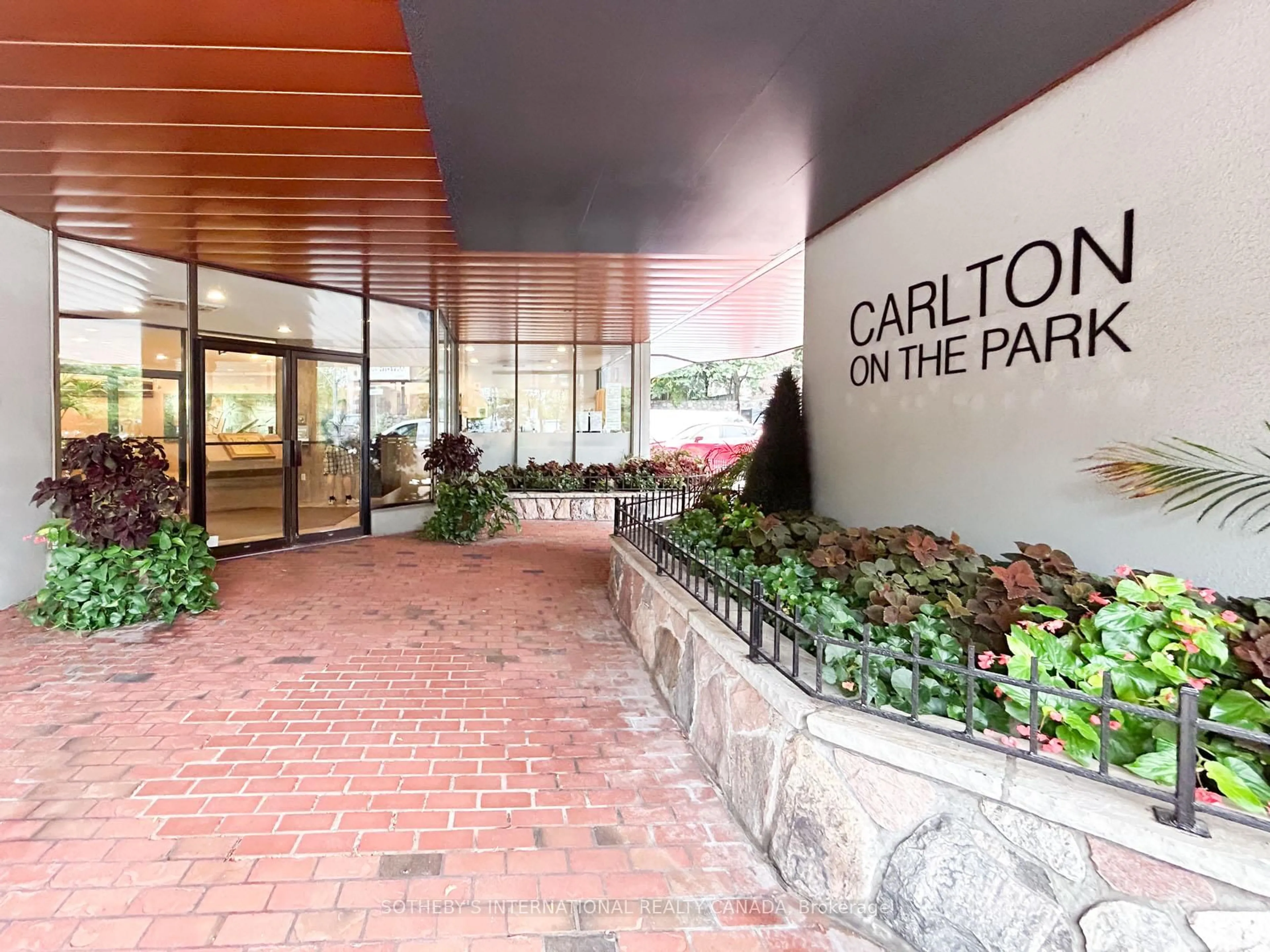 Indoor foyer for 130 Carlton St #1104, Toronto Ontario M5A 4K3