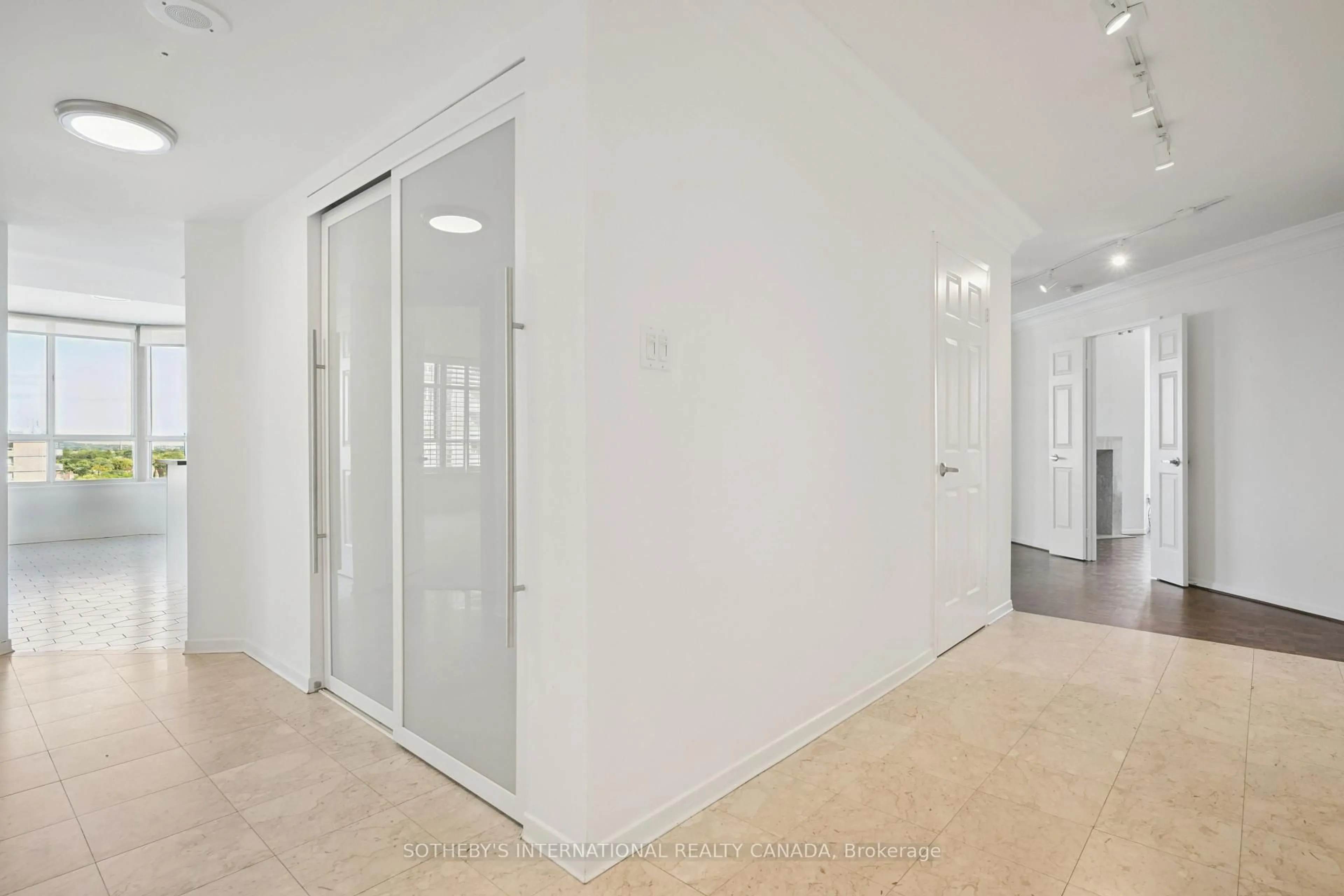 Unknown for 130 Carlton St #1104, Toronto Ontario M5A 4K3