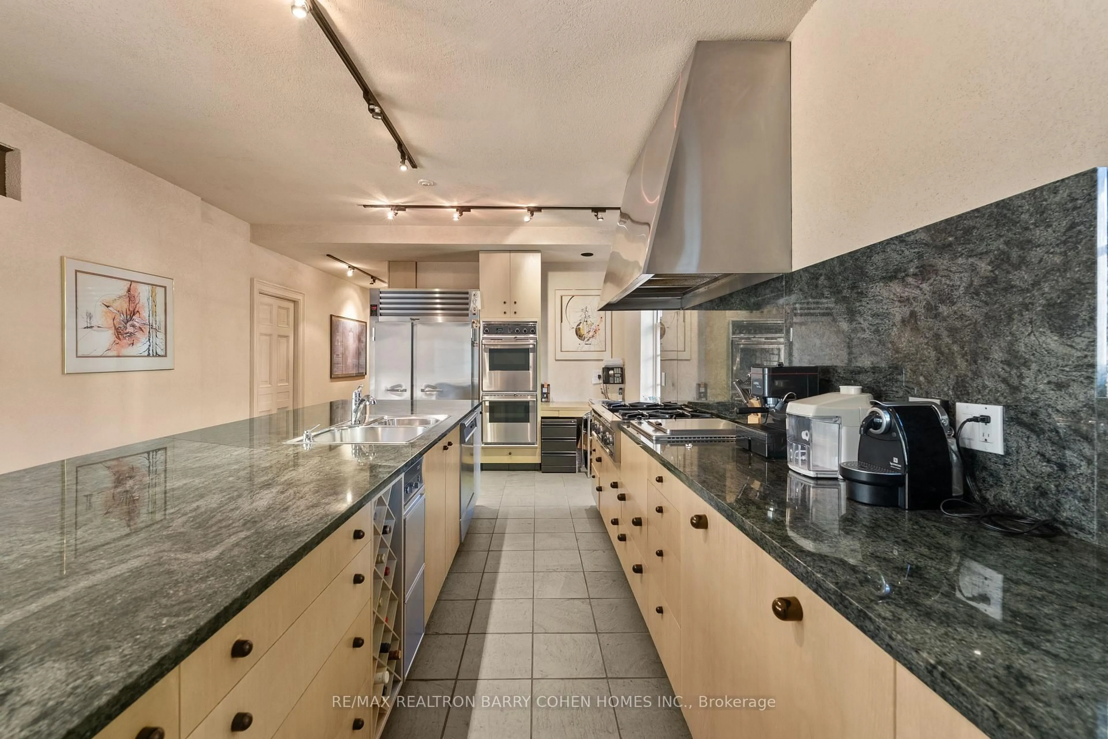 Contemporary kitchen, ceramic/tile floor for 7 Alderbrook Dr, Toronto Ontario M3B 1E3