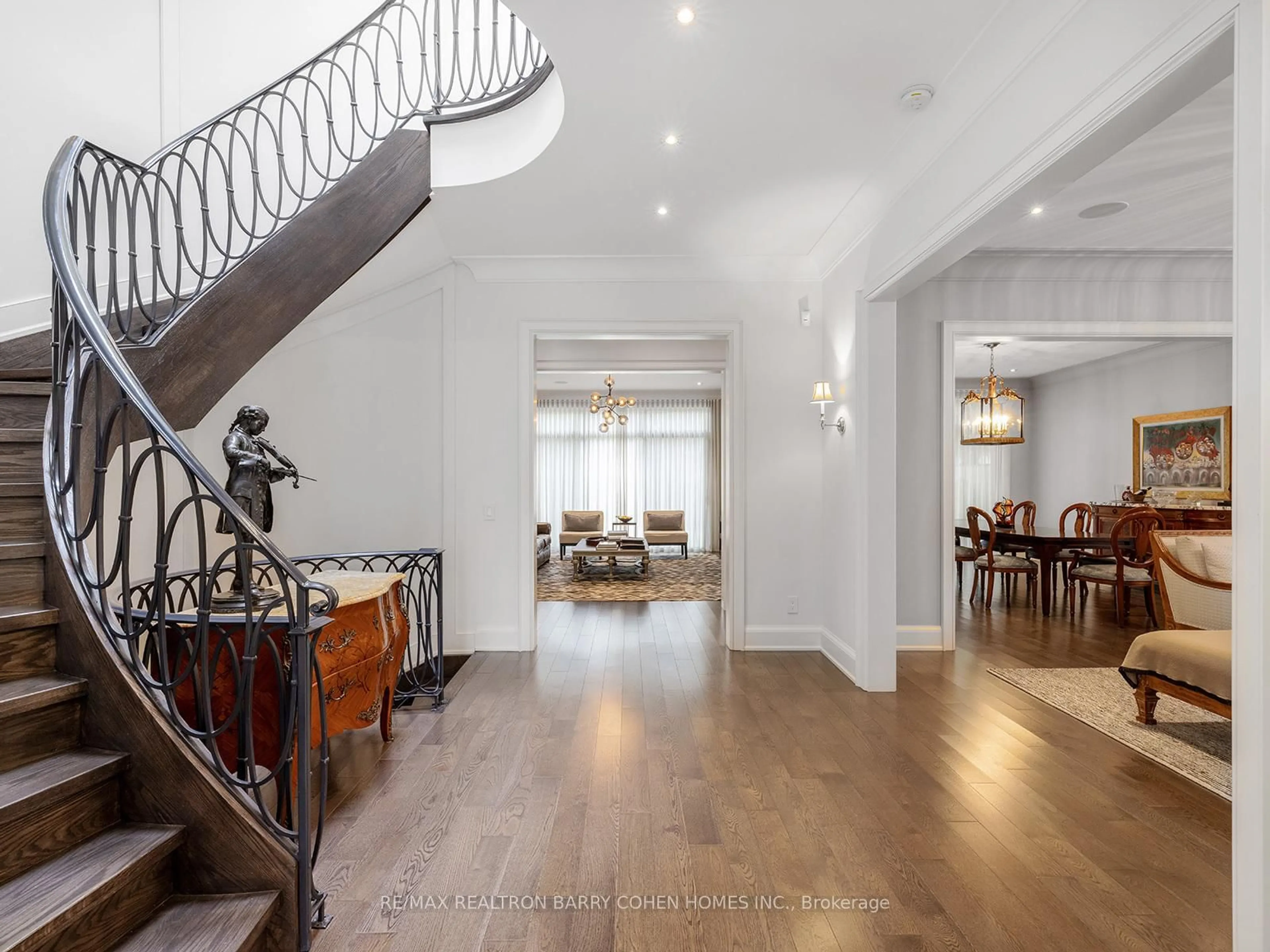 Indoor entryway for 125 Sandringham Dr, Toronto Ontario M3H 1E2