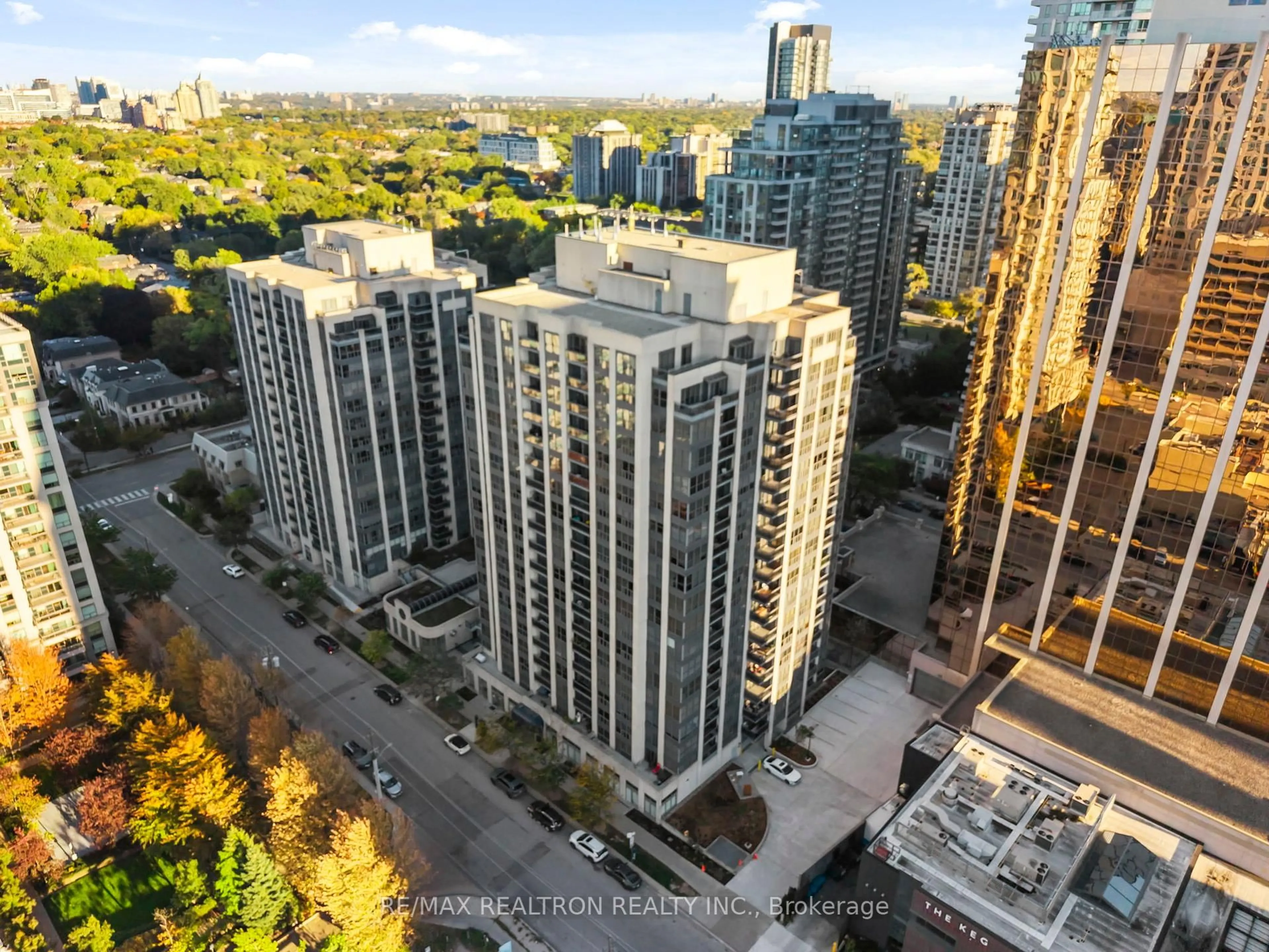 A pic from outside/outdoor area/front of a property/back of a property/a pic from drone, city buildings view from balcony for 18 Hollywood Ave #1108, Toronto Ontario M2N 6P5