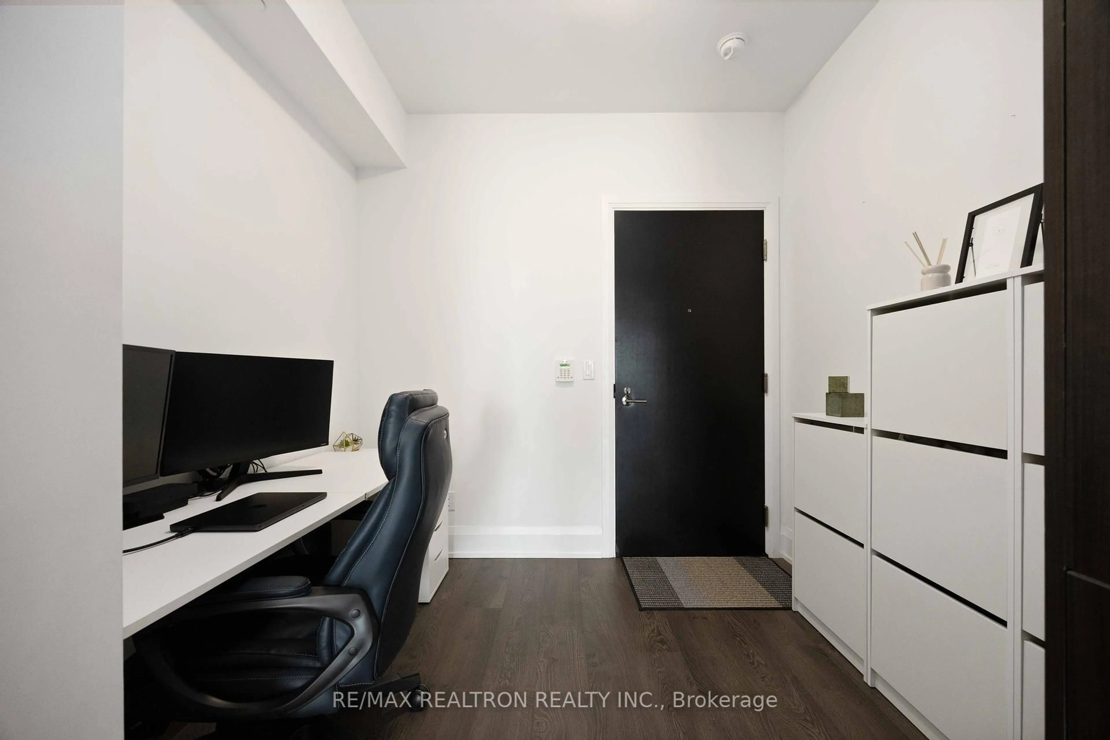 A pic of a room for 101 Erskine Ave #1312, Toronto Ontario M4P 1Y5