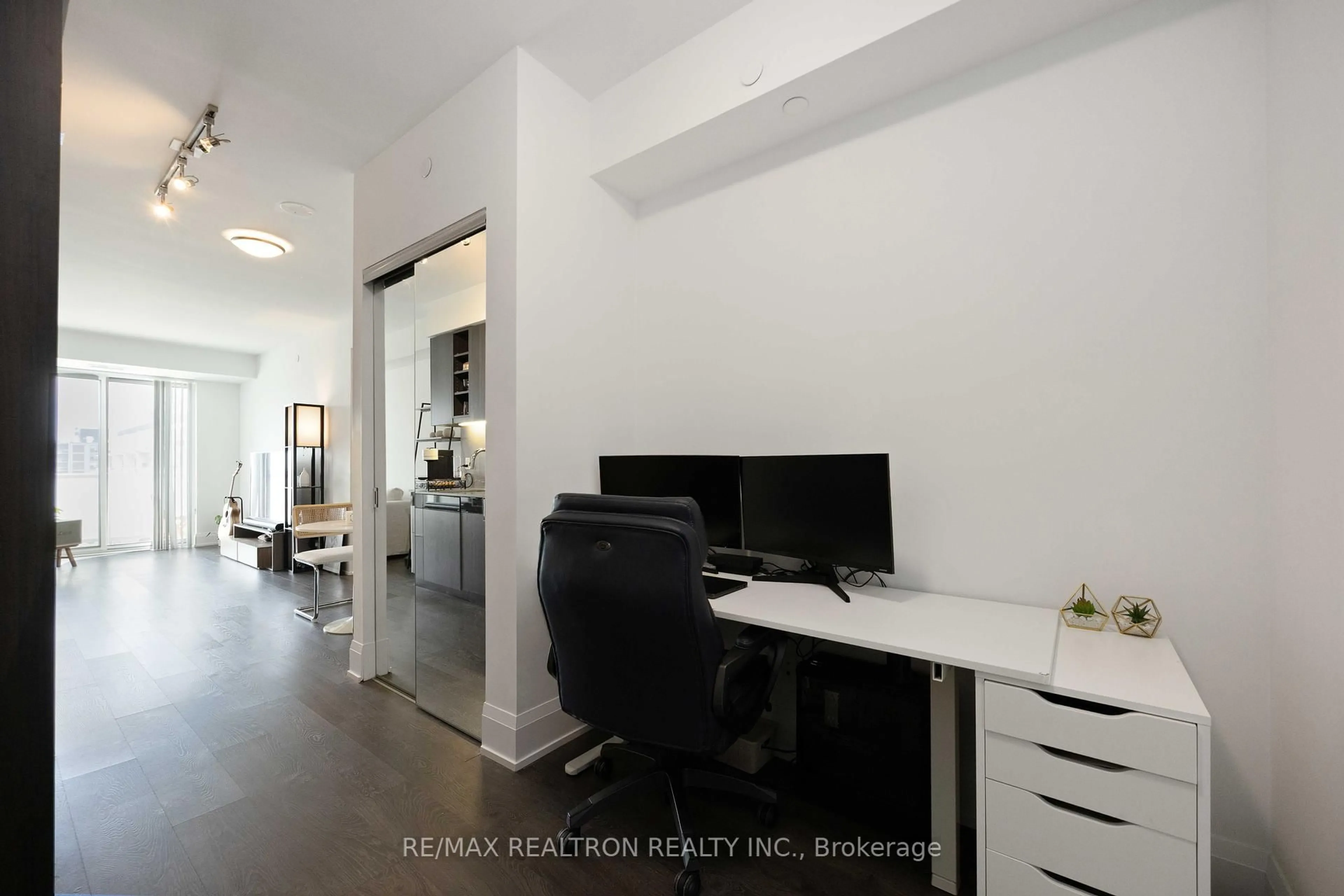 A pic of a room for 101 Erskine Ave #1312, Toronto Ontario M4P 1Y5