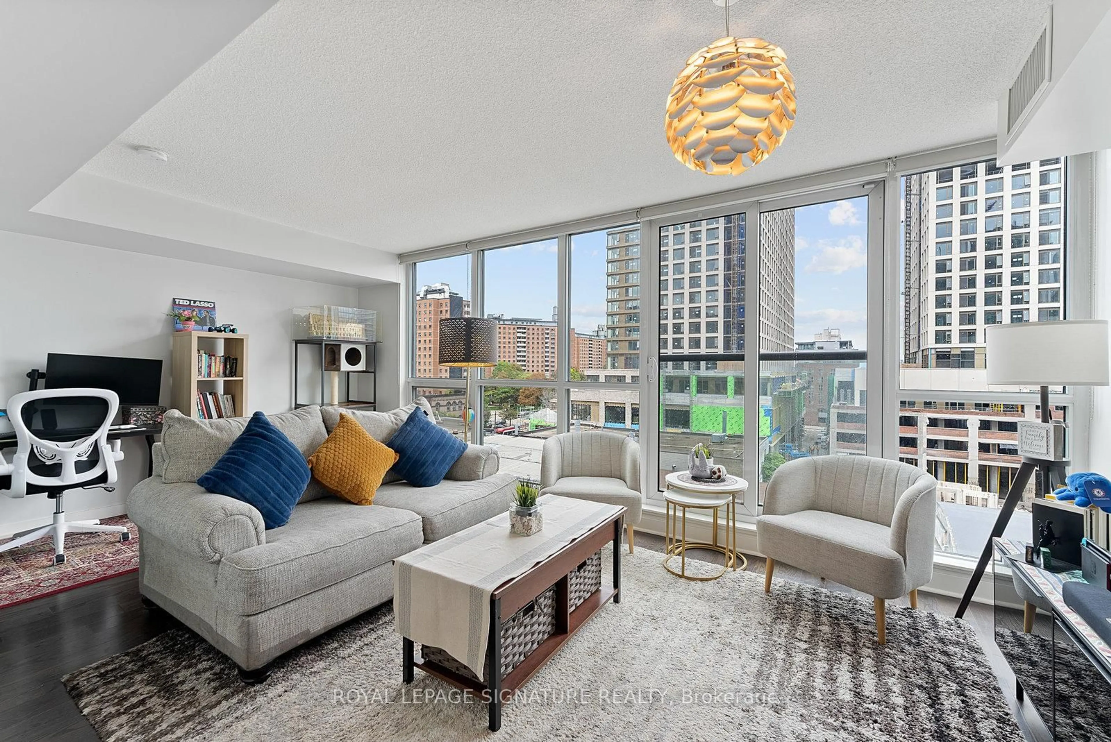 Living room with furniture, unknown for 320 Richmond St #718, Toronto Ontario M5A 1P9