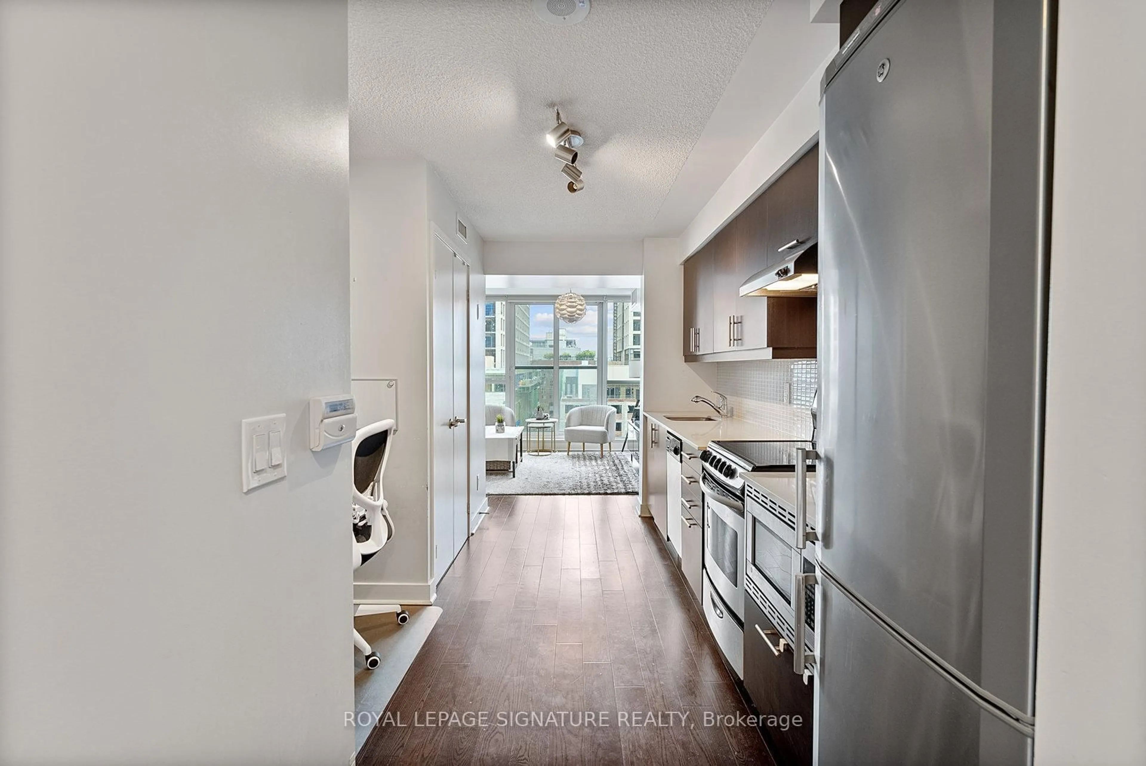 Unknown for 320 Richmond St #718, Toronto Ontario M5A 1P9