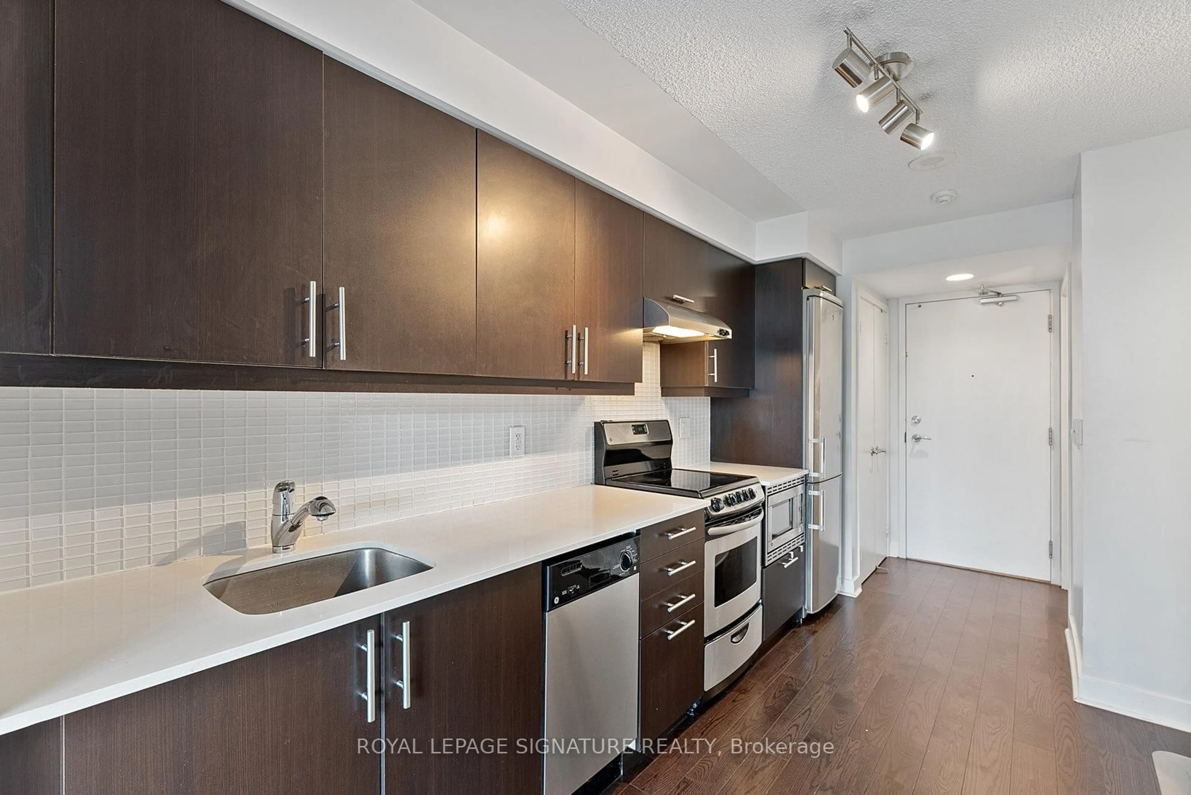 Standard kitchen, unknown for 320 Richmond St #718, Toronto Ontario M5A 1P9