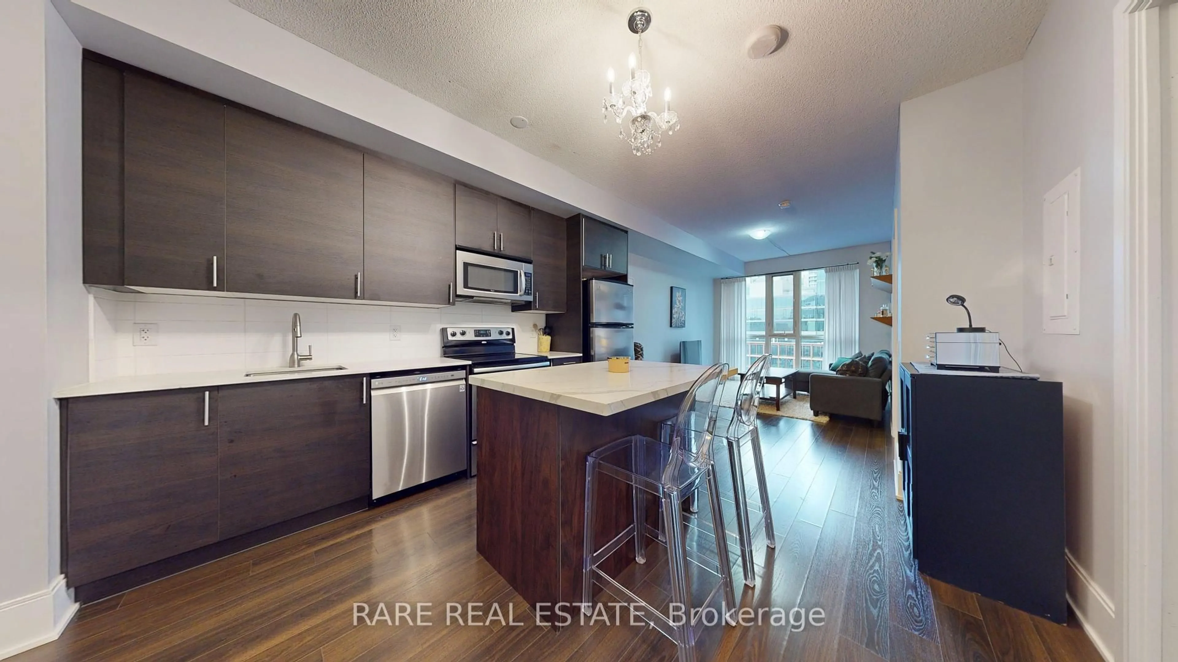 Open concept kitchen, wood/laminate floor for 560 Front St #925, Toronto Ontario M5V 1C1