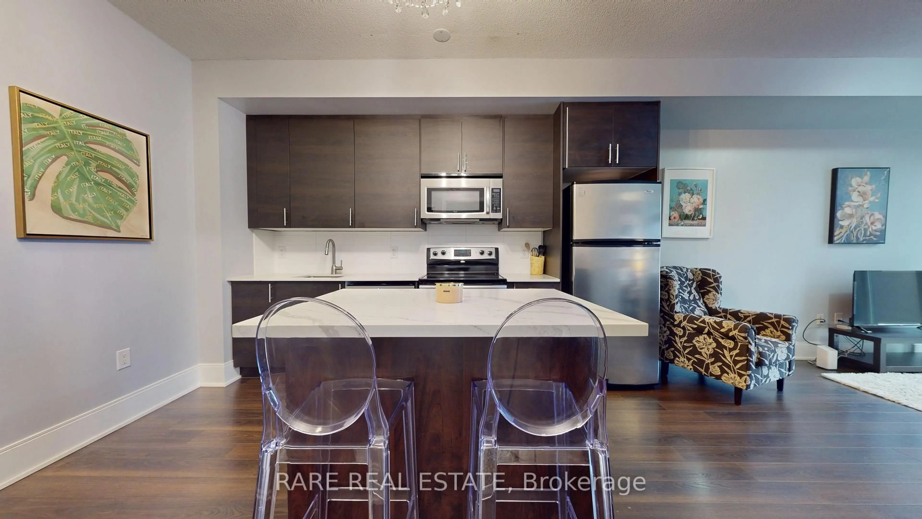 Open concept kitchen, wood/laminate floor for 560 Front St #925, Toronto Ontario M5V 1C1