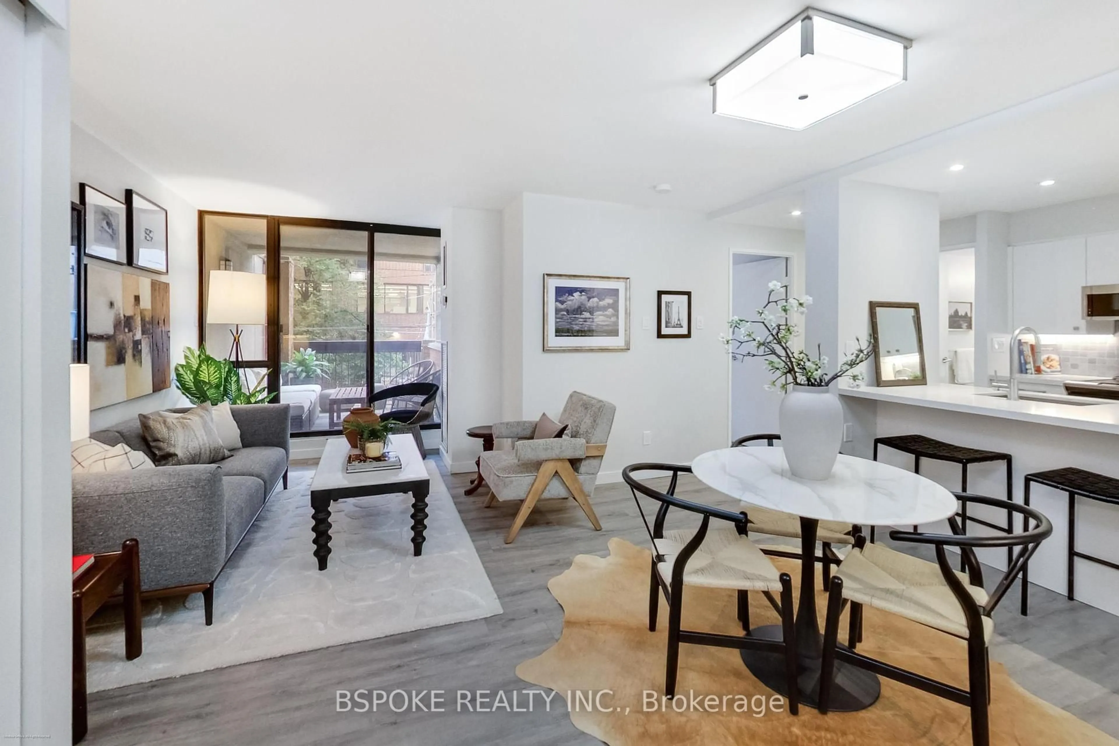 Living room with furniture, unknown for 105 McCaul St #204, Toronto Ontario M5T 2X4