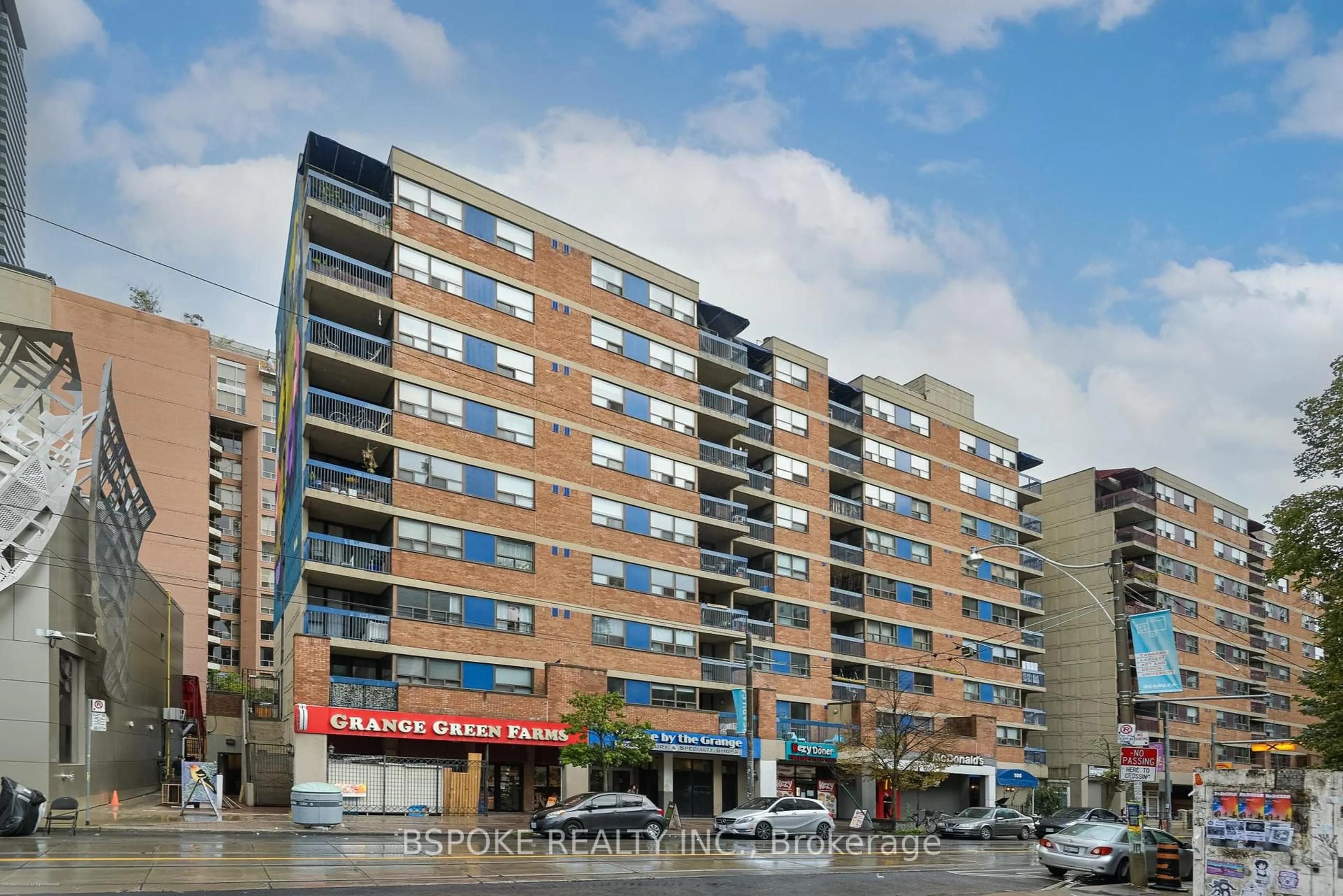 Unknown for 105 McCaul St #204, Toronto Ontario M5T 2X4