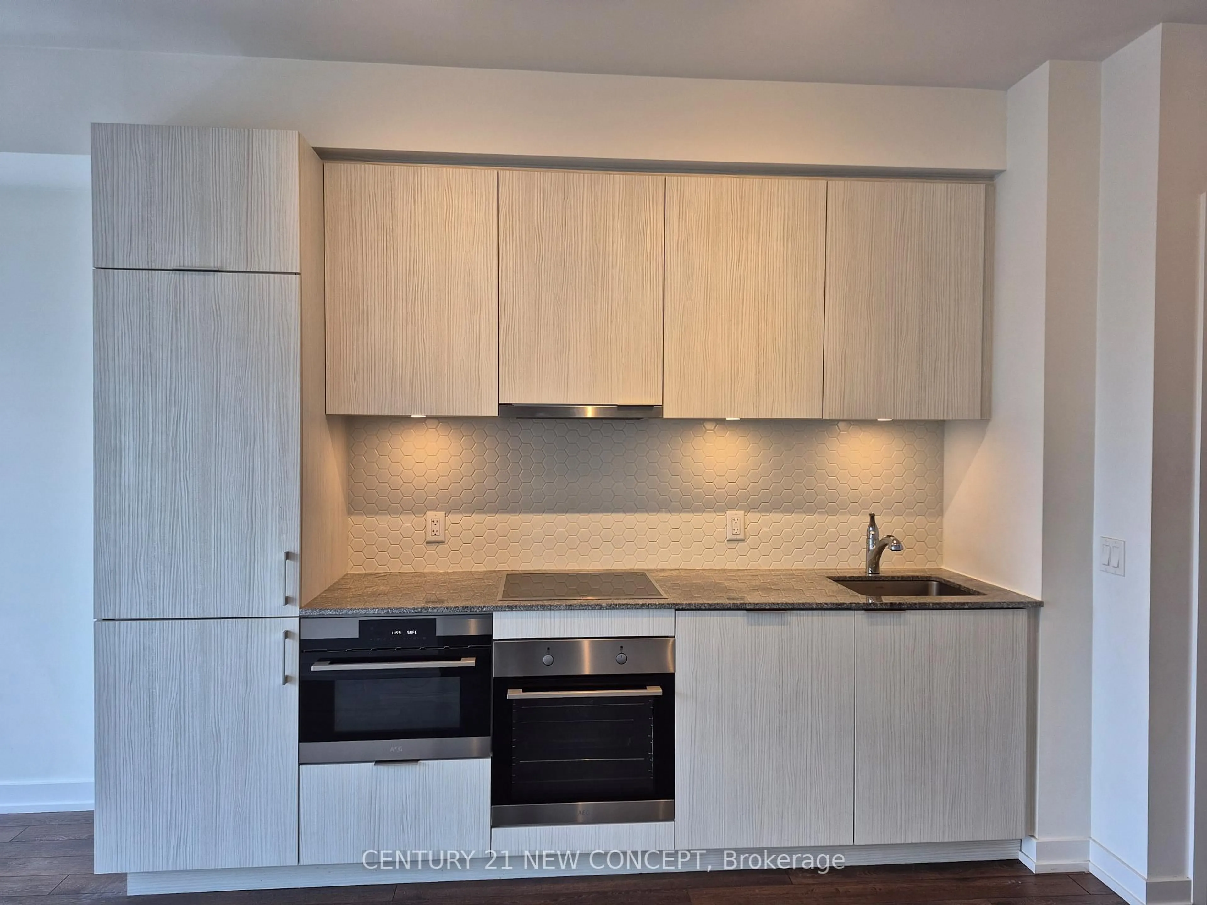 Standard kitchen, wood/laminate floor for 158 Front St #1205, Toronto Ontario M5A 1E5
