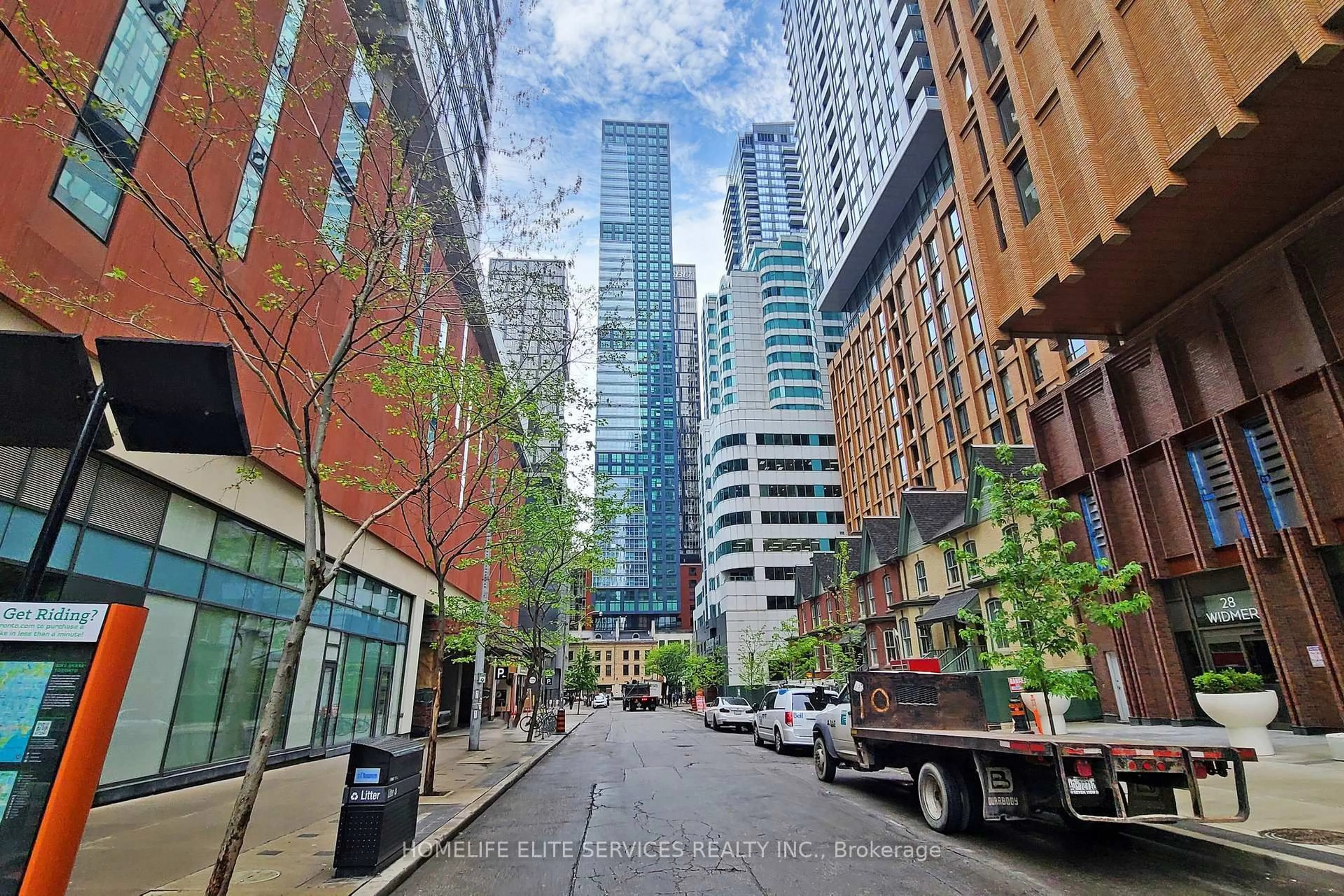 Patio, street for 327 King St #703, Toronto Ontario M5V 0W7