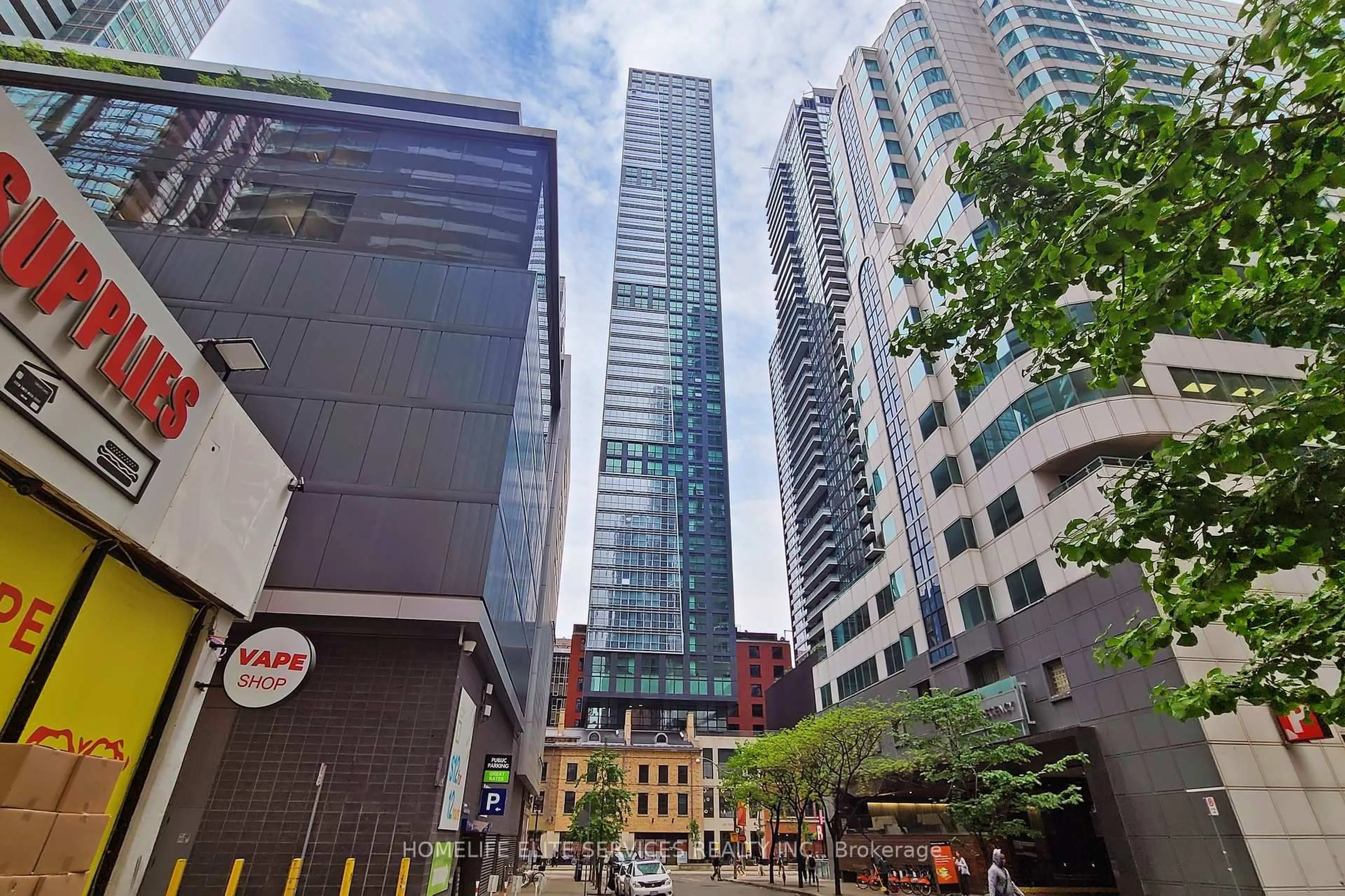 Unknown for 327 King St #703, Toronto Ontario M5V 0W7