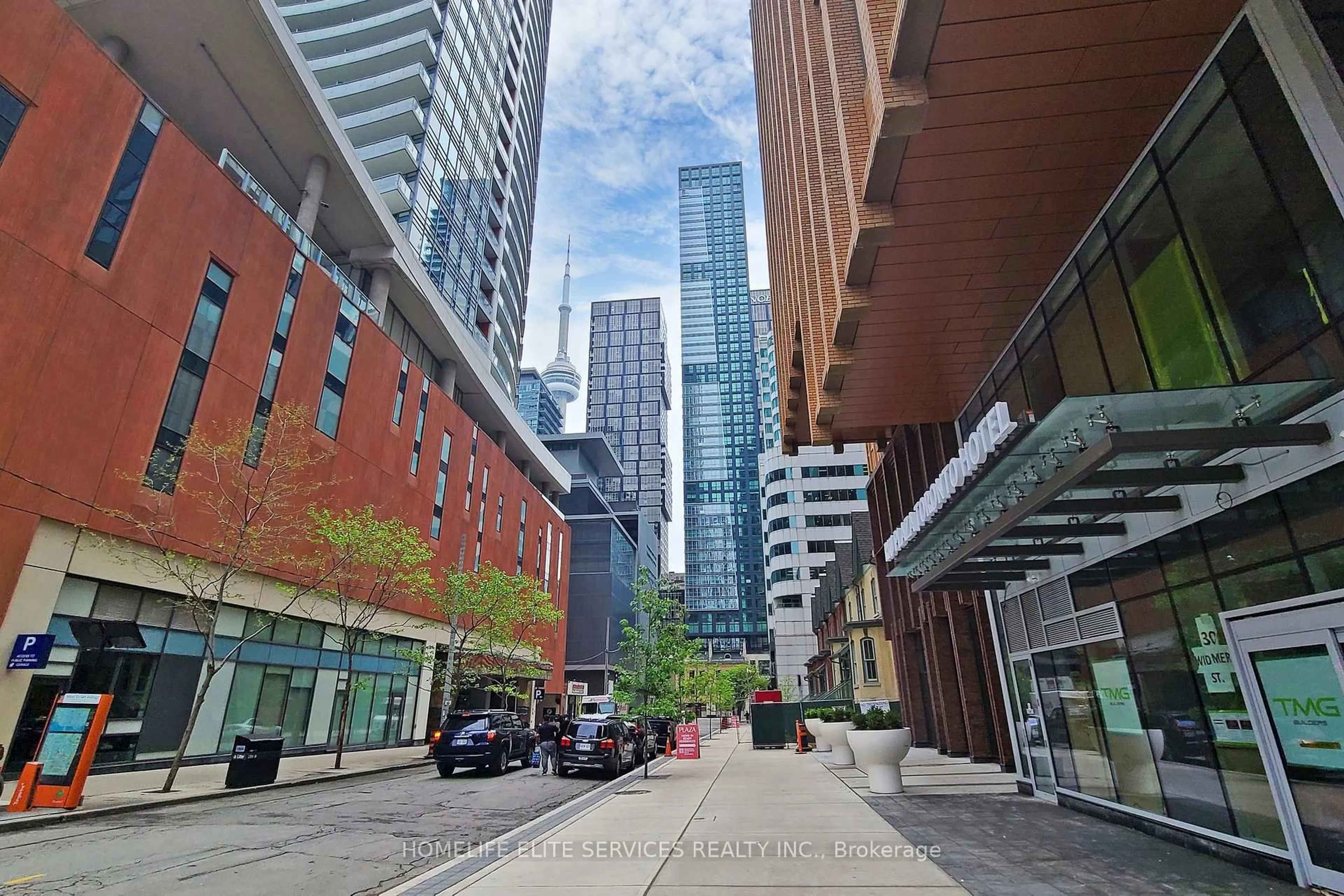 Patio, street for 327 King St #703, Toronto Ontario M5V 0W7