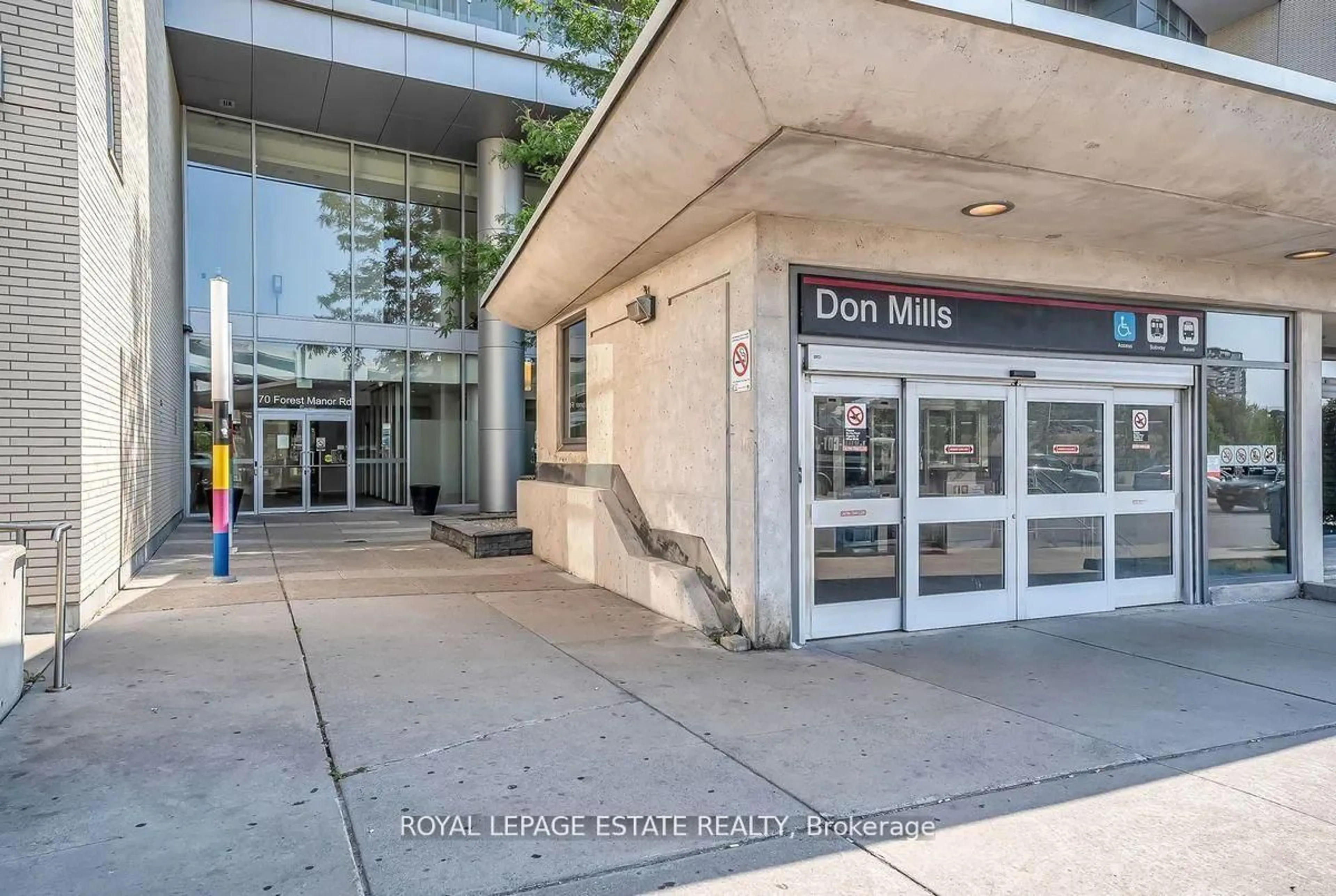 Indoor foyer for 70 Forest Manor Rd #501, Toronto Ontario M2J 0A9