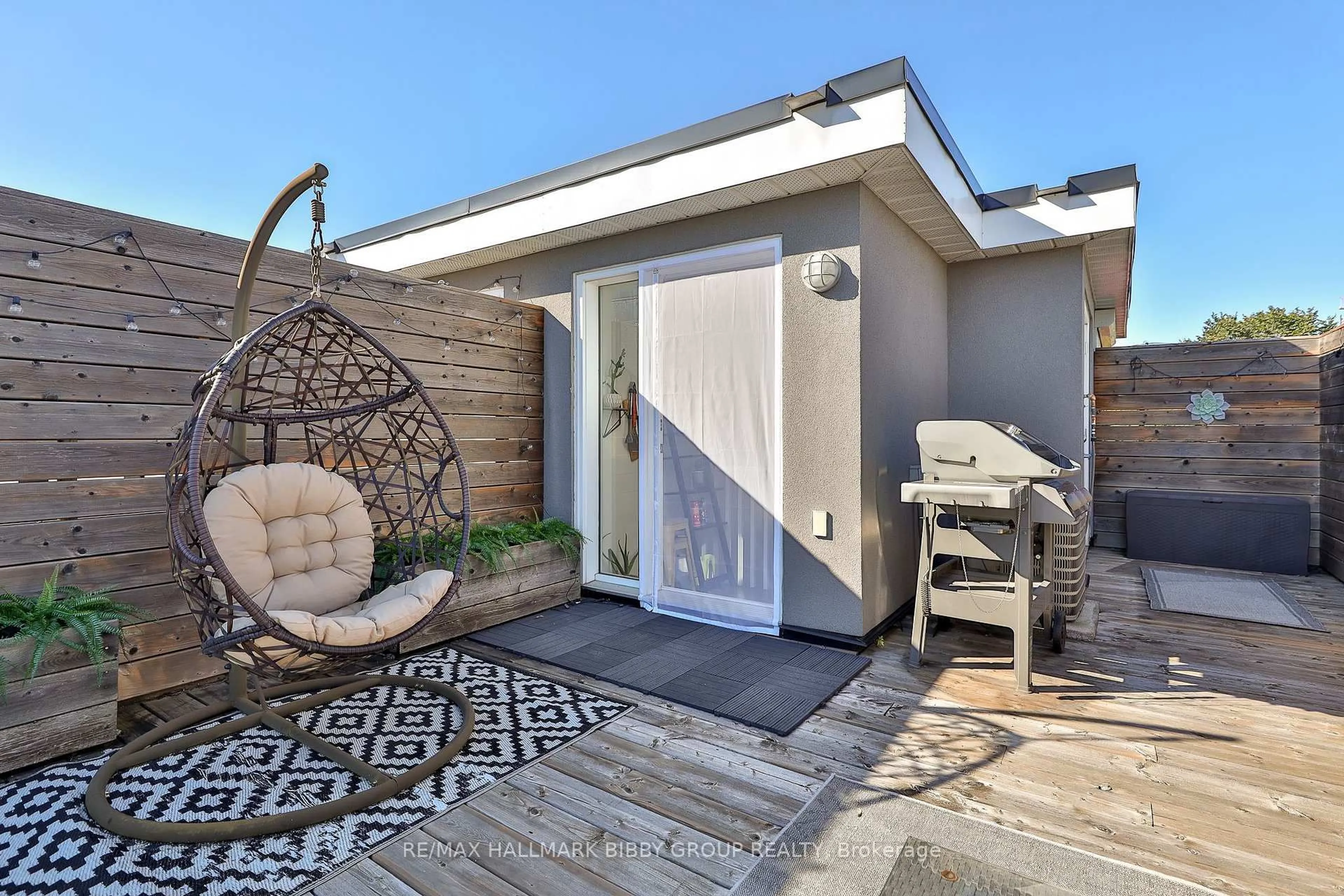 Patio, street for 284 Brock Ave #20, Toronto Ontario M6K 2M4