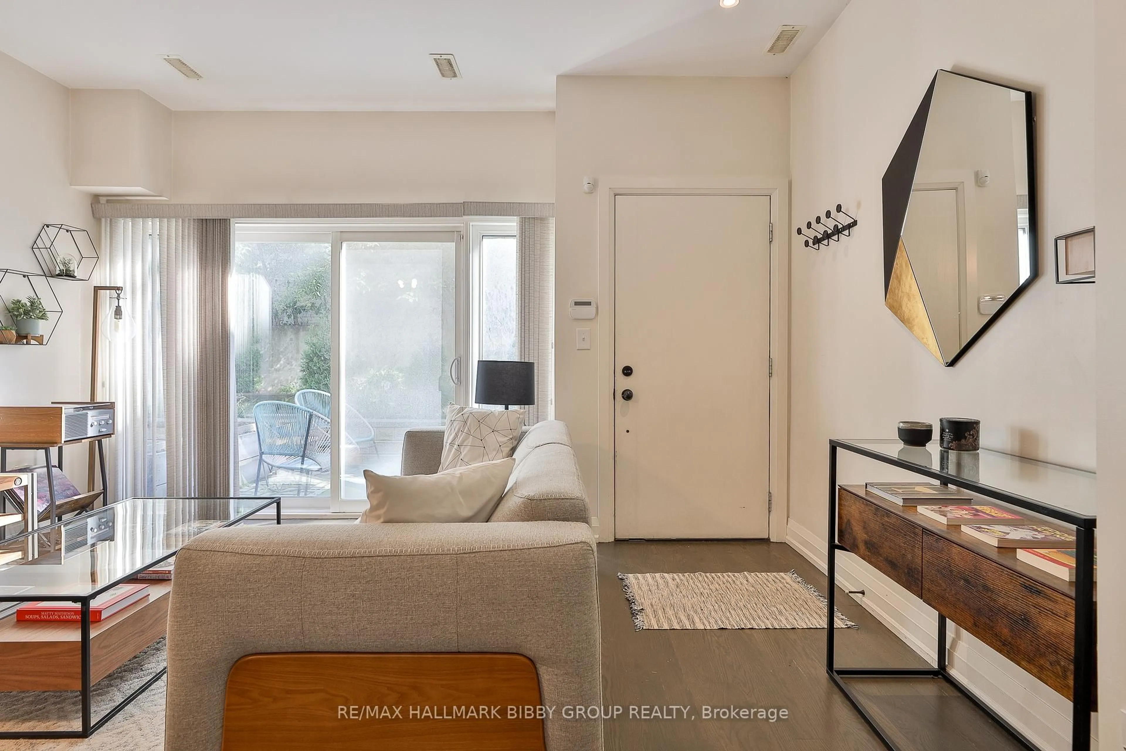 Indoor entryway for 284 Brock Ave #20, Toronto Ontario M6K 2M4