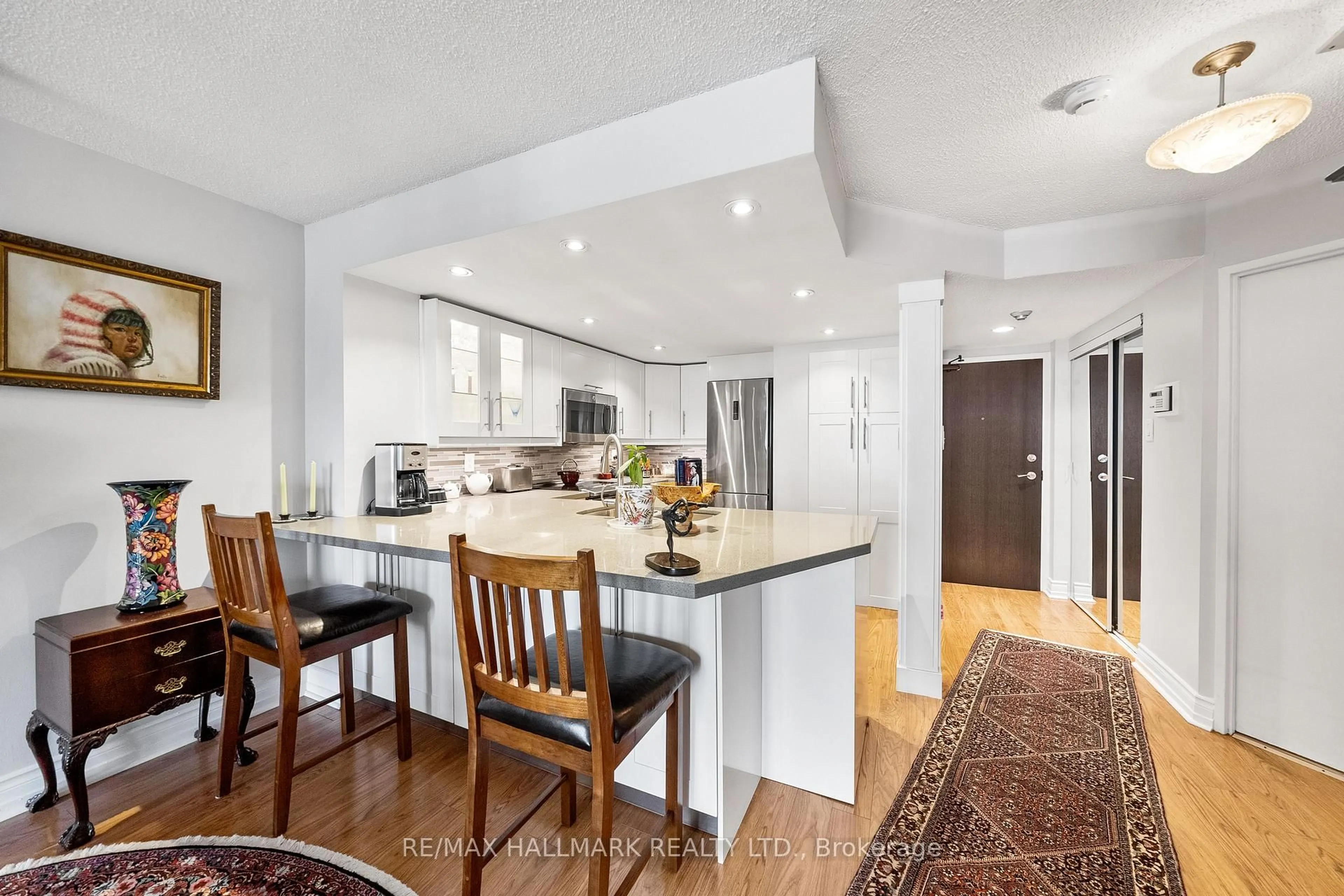 Open concept kitchen, unknown for 15 Maitland Pl #906, Toronto Ontario M4Y 2X3