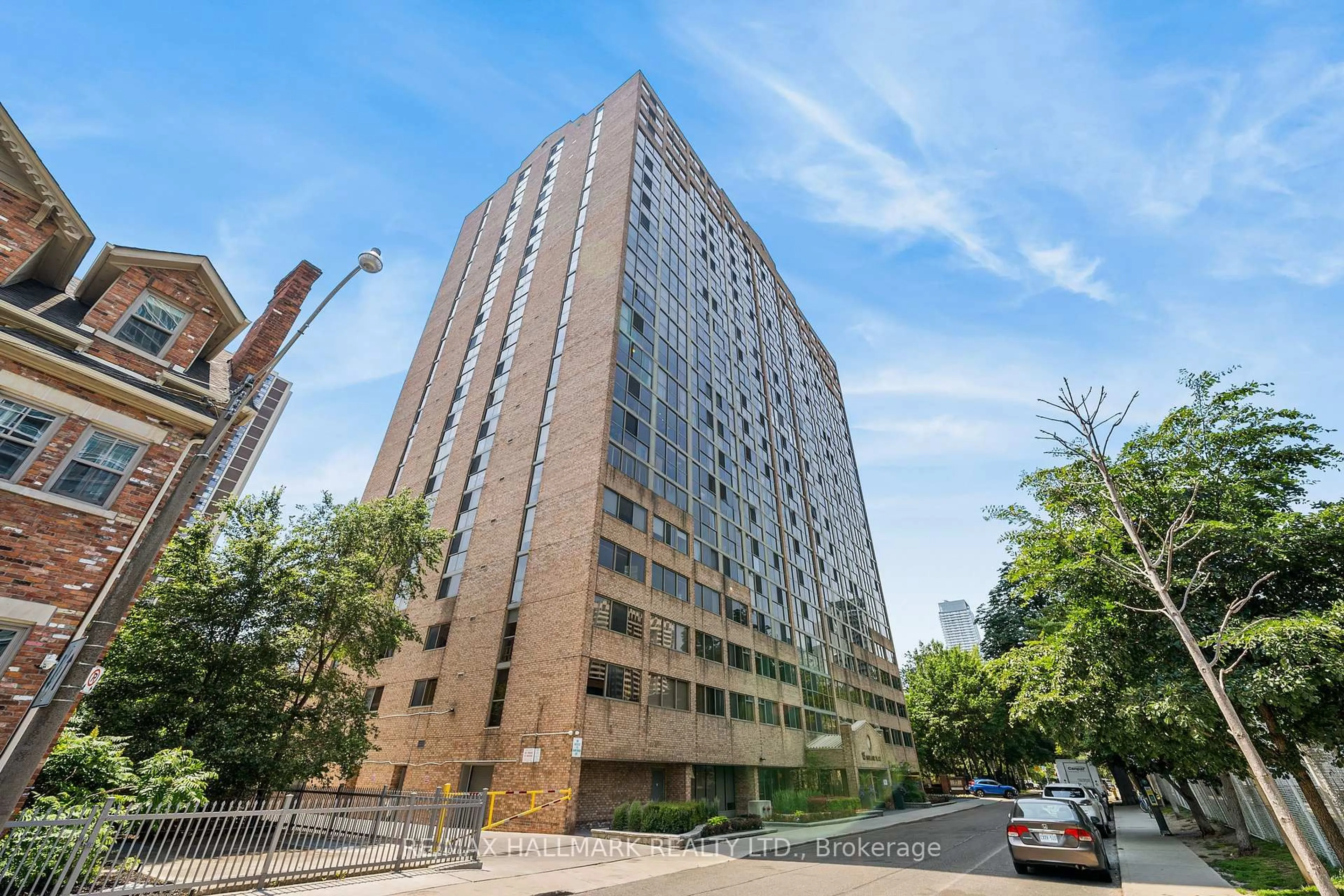 Patio, building for 15 Maitland Pl #906, Toronto Ontario M4Y 2X3