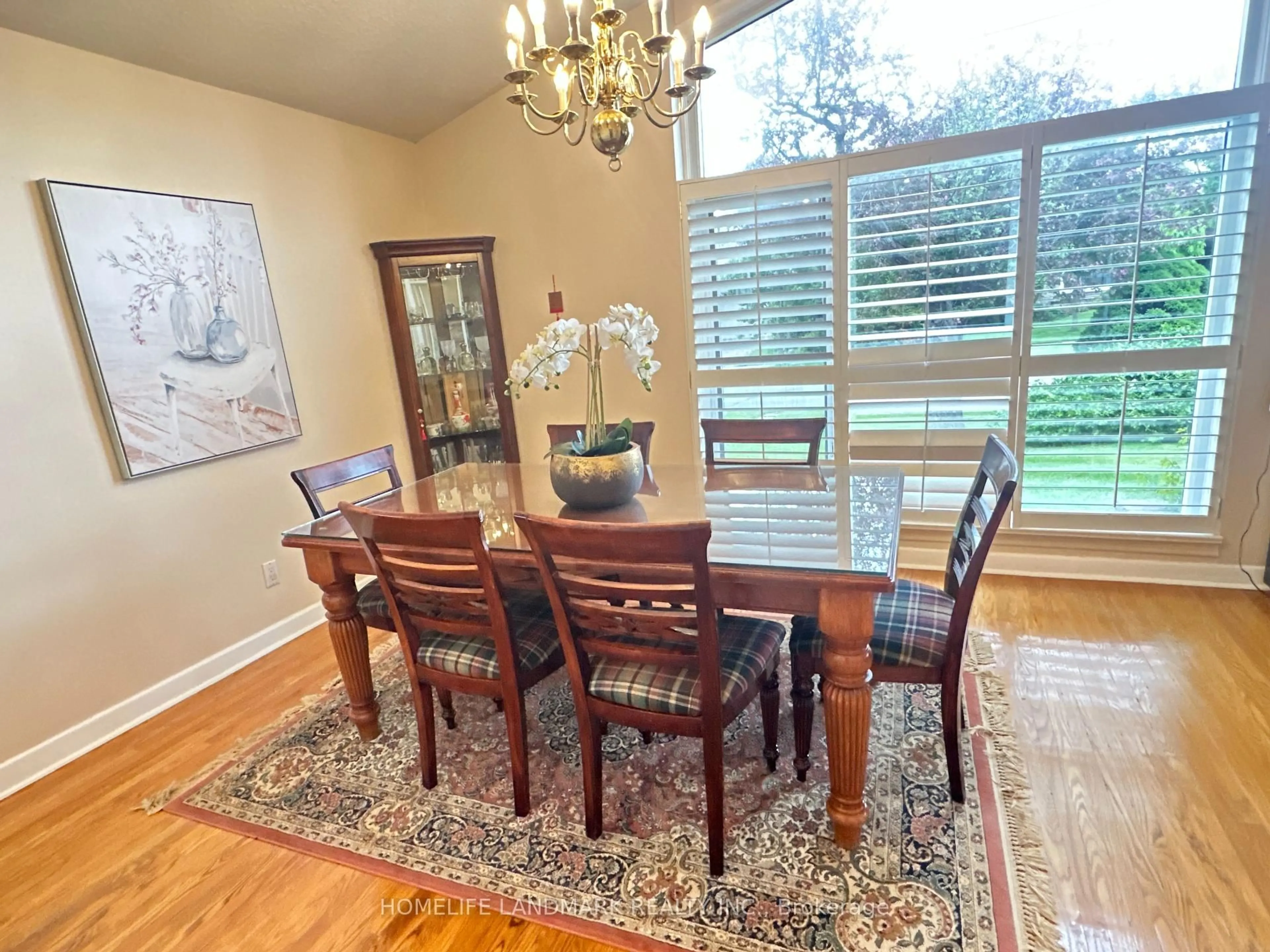 Dining room, wood/laminate floor for 10 Blithfield Ave, Toronto Ontario M2K 1Y1