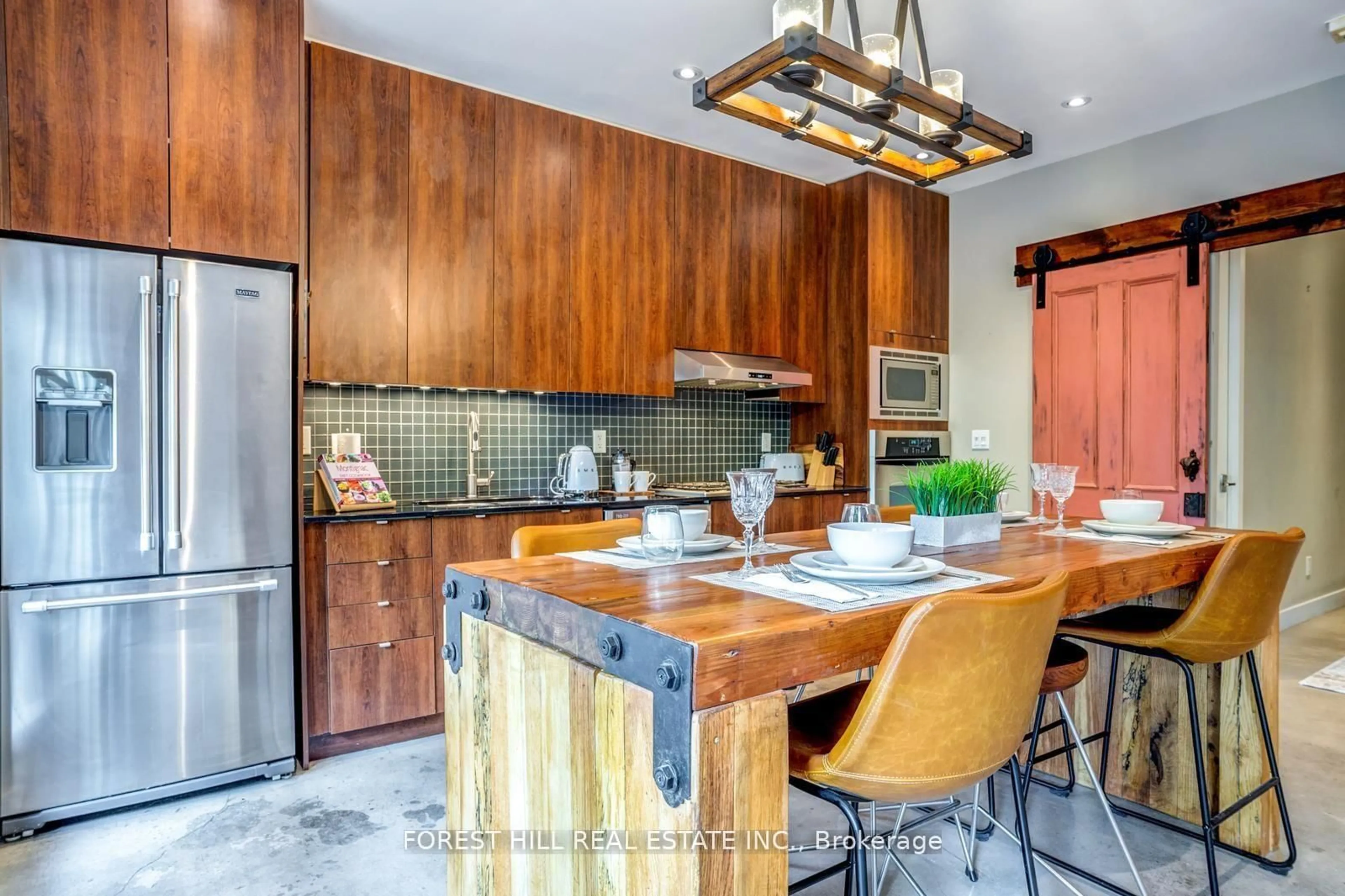 Unknown for 23 Brant St #103, Toronto Ontario M5V 2L5