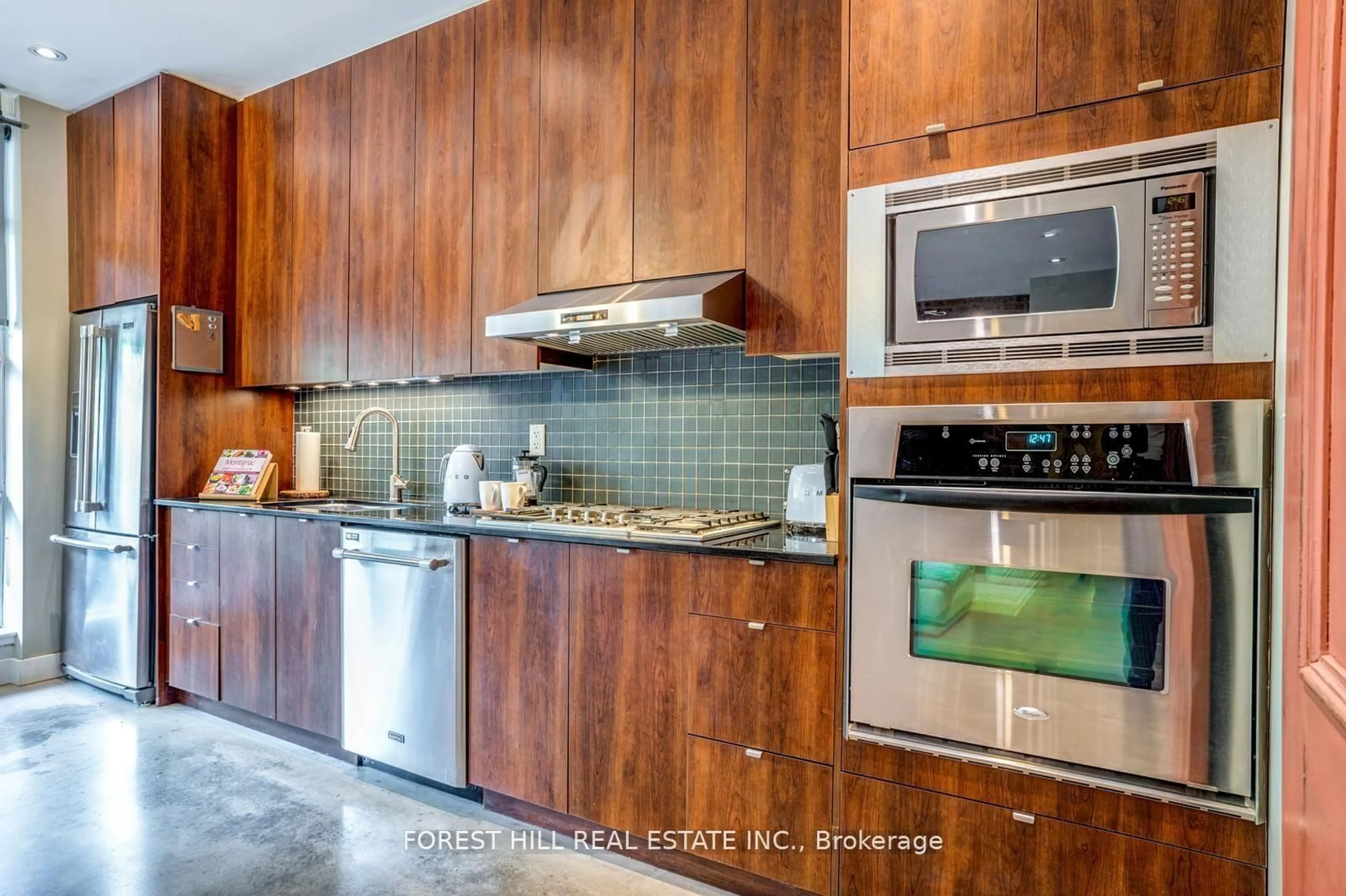 Standard kitchen, ceramic/tile floor for 23 Brant St #103, Toronto Ontario M5V 2L5