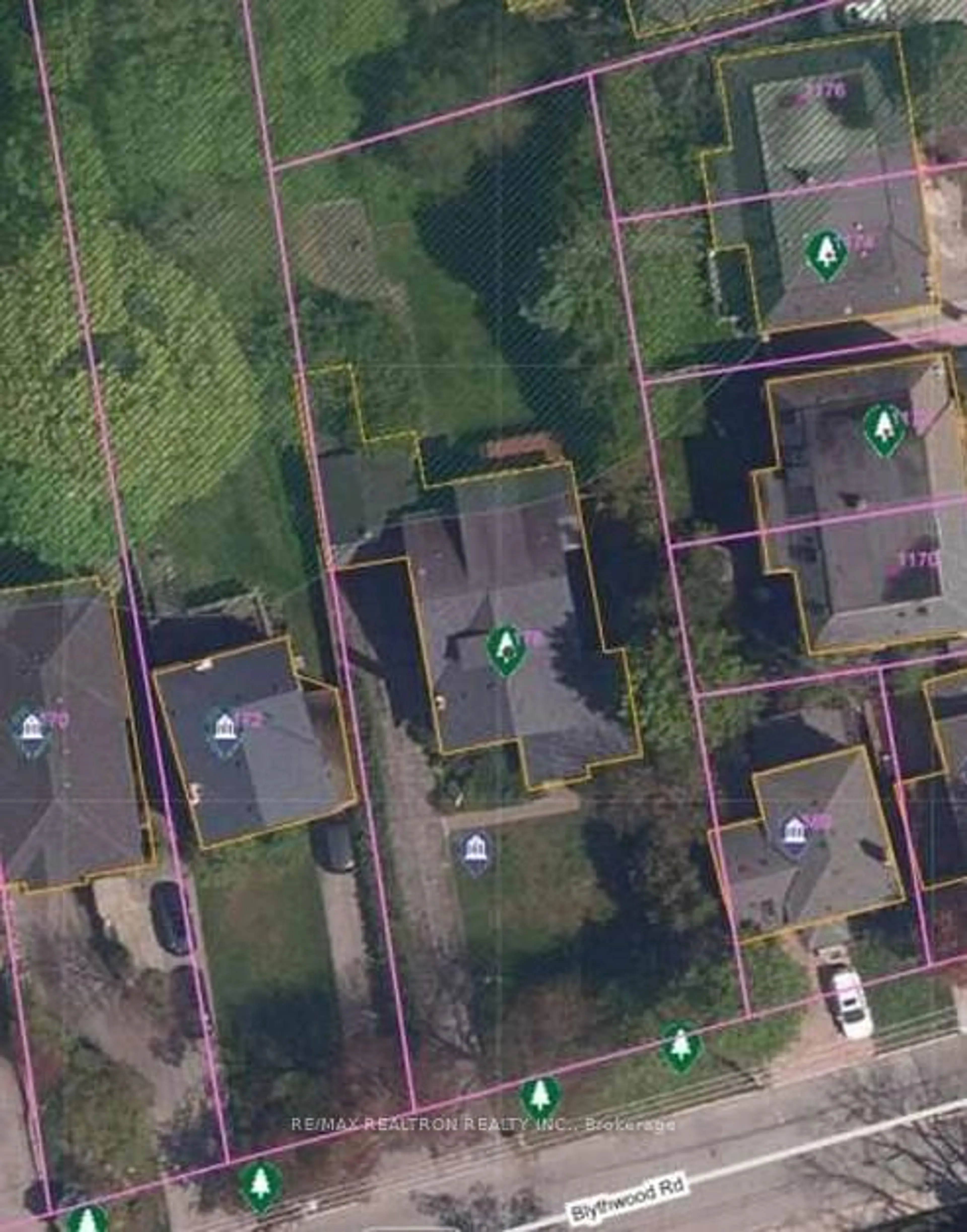 A pic from outside/outdoor area/front of a property/back of a property/a pic from drone, street for 178 Blythwood Rd, Toronto Ontario M4N 1A4