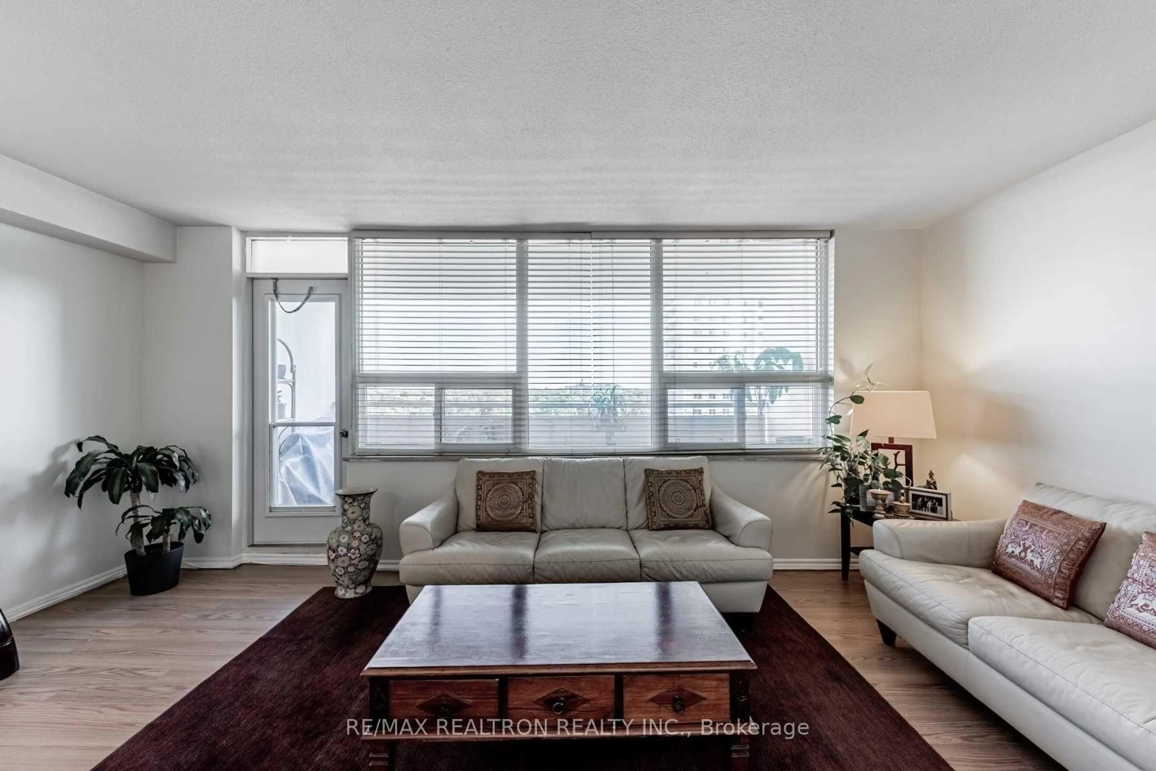 Living room with furniture, unknown for 1360 York Mills Rd #905, Toronto Ontario M1A 2A2