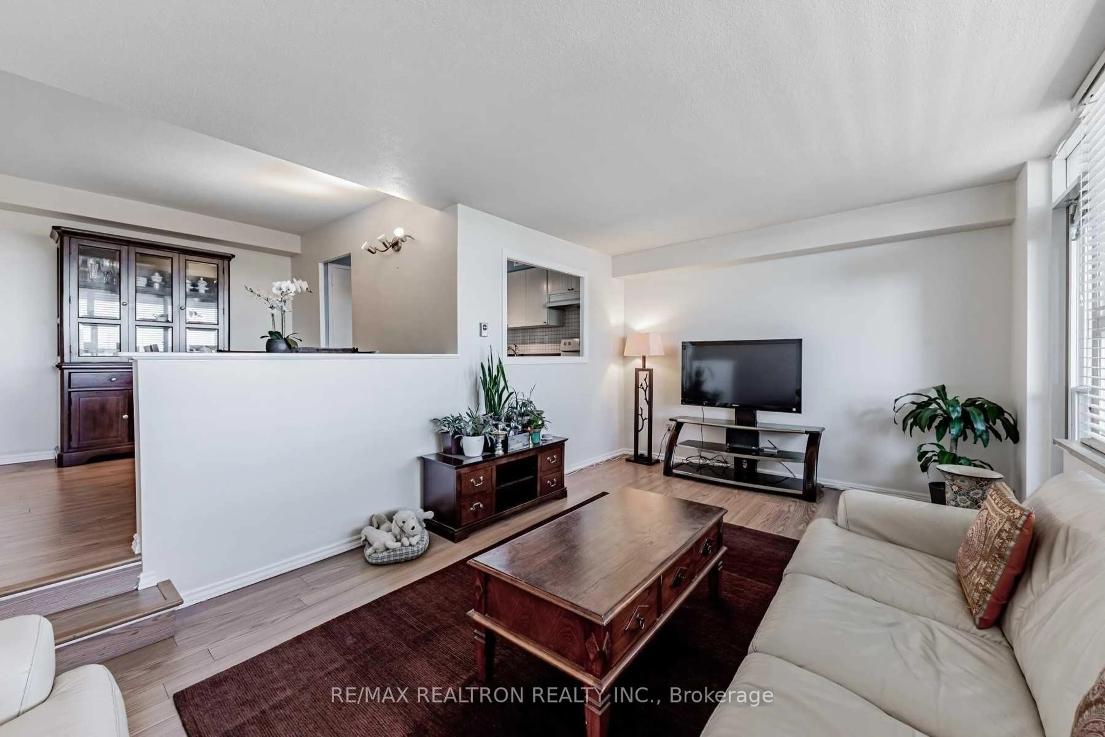 Living room with furniture, unknown for 1360 York Mills Rd #905, Toronto Ontario M1A 2A2