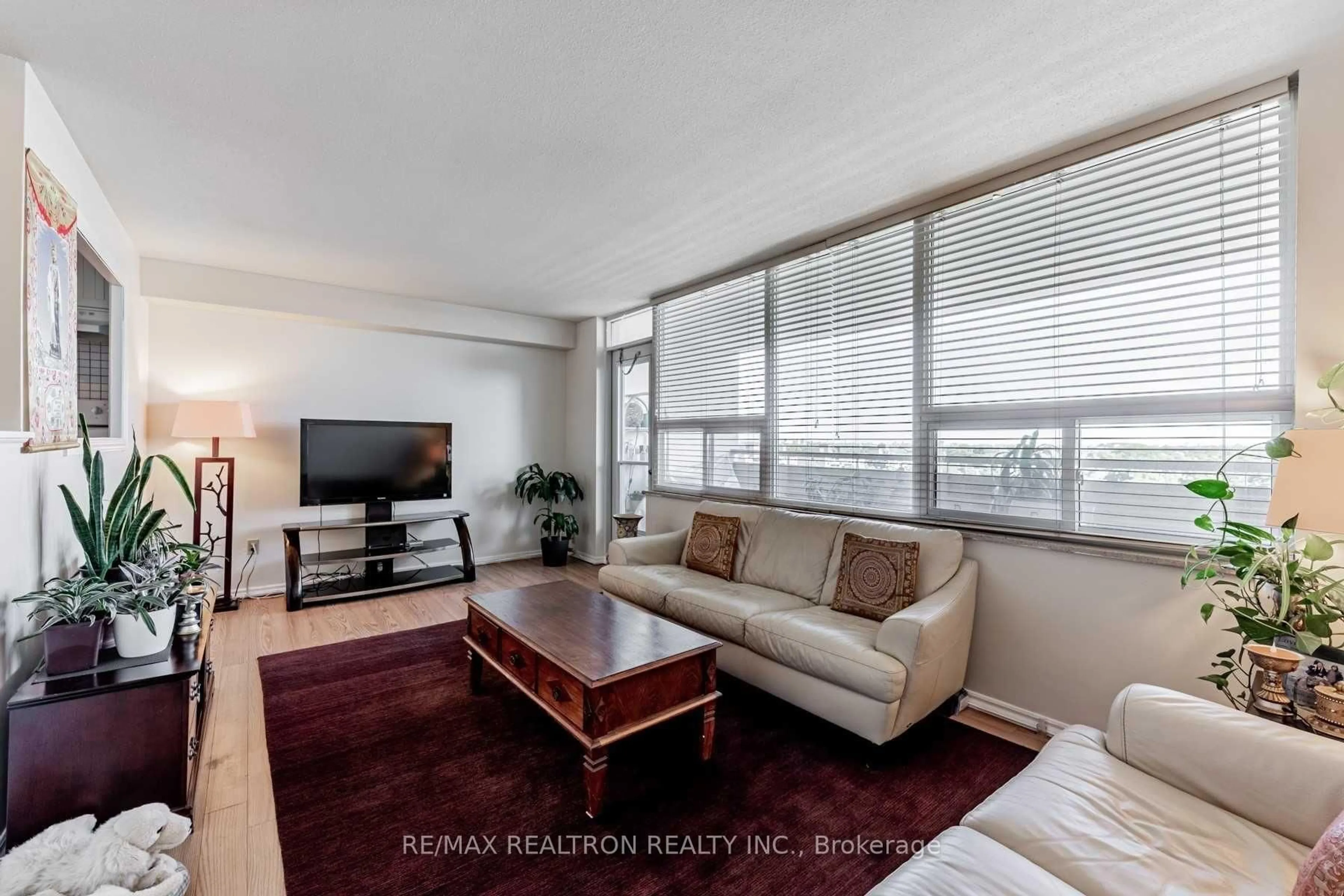 Living room with furniture, unknown for 1360 York Mills Rd #905, Toronto Ontario M1A 2A2