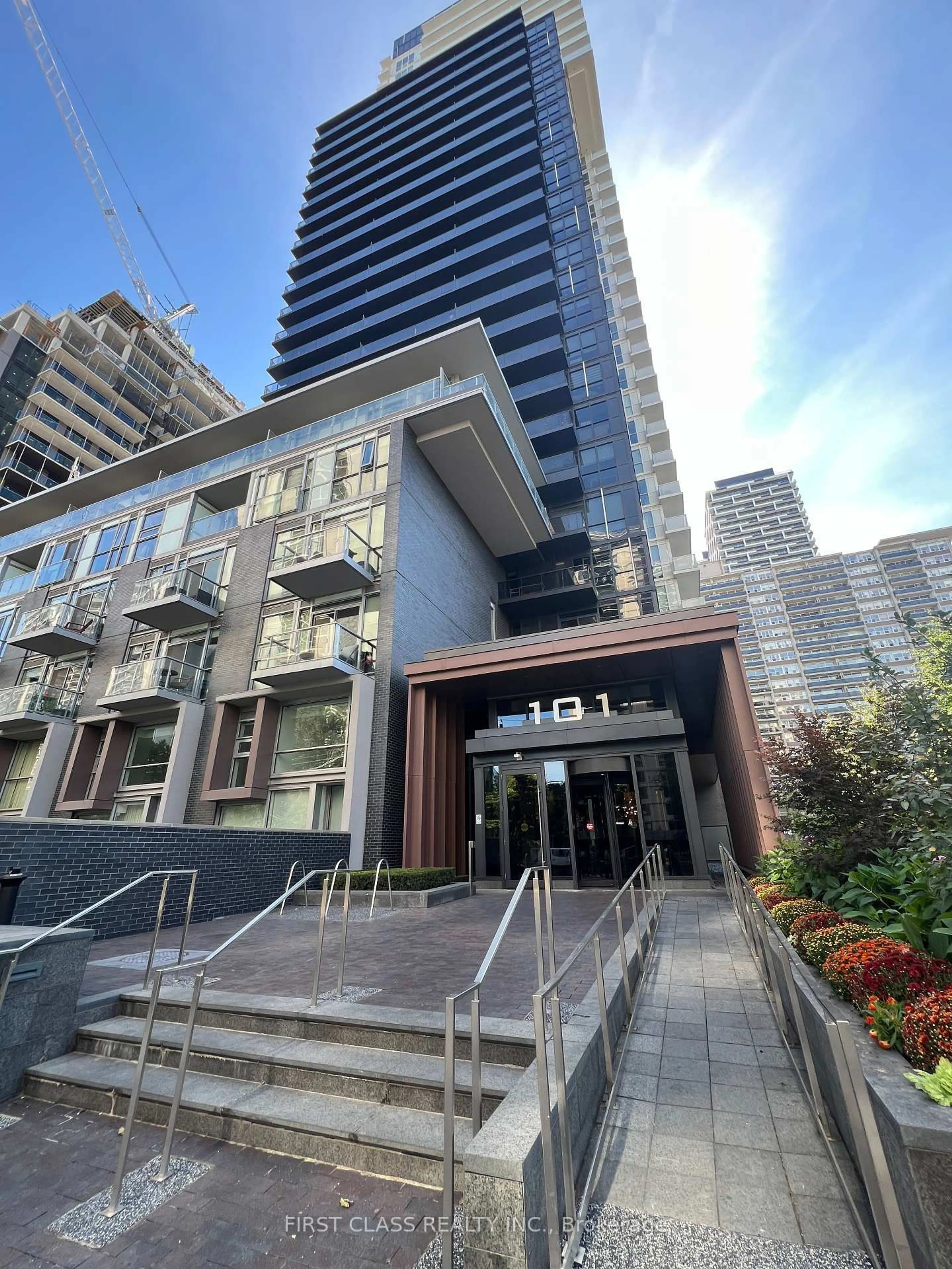 Indoor foyer for 101 Erskine Ave #806, Toronto Ontario M4P 0C5