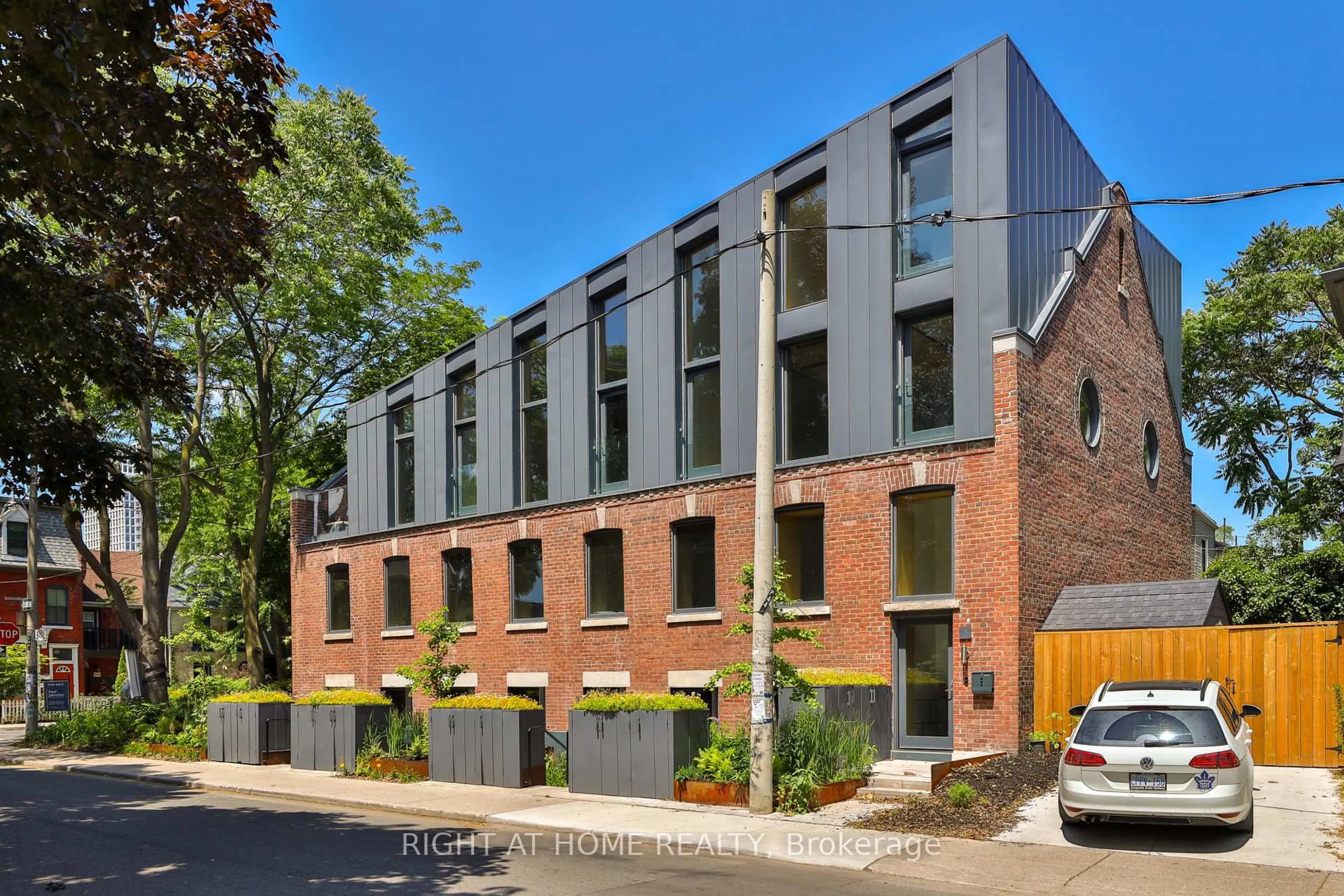 Home with brick exterior material, street for 225 Brunswick Ave #Garden Home 6, Toronto Ontario M5S 2M4