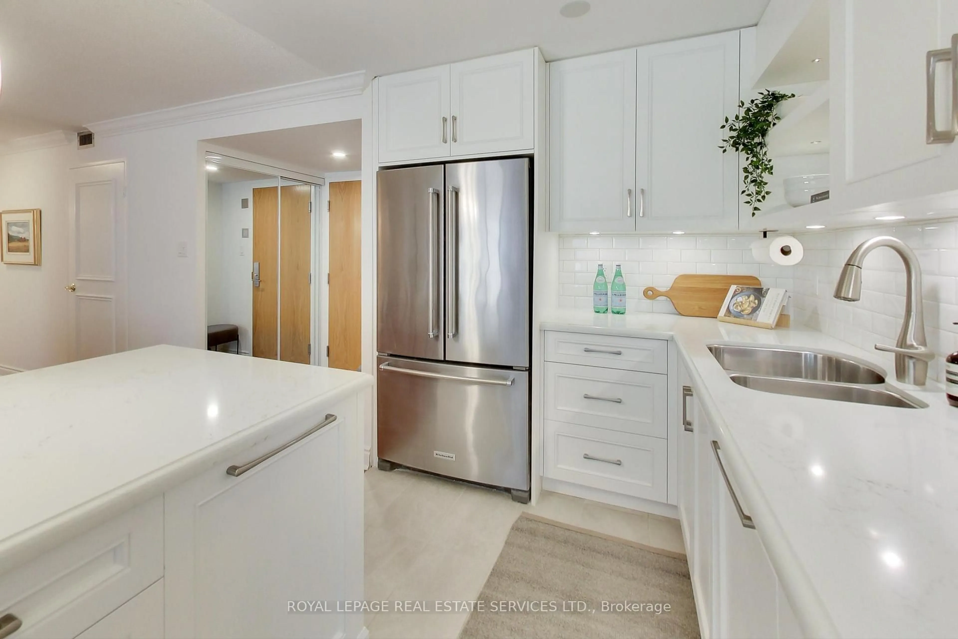 Contemporary kitchen, ceramic/tile floor for 35 Church St #415, Toronto Ontario M5E 1T3