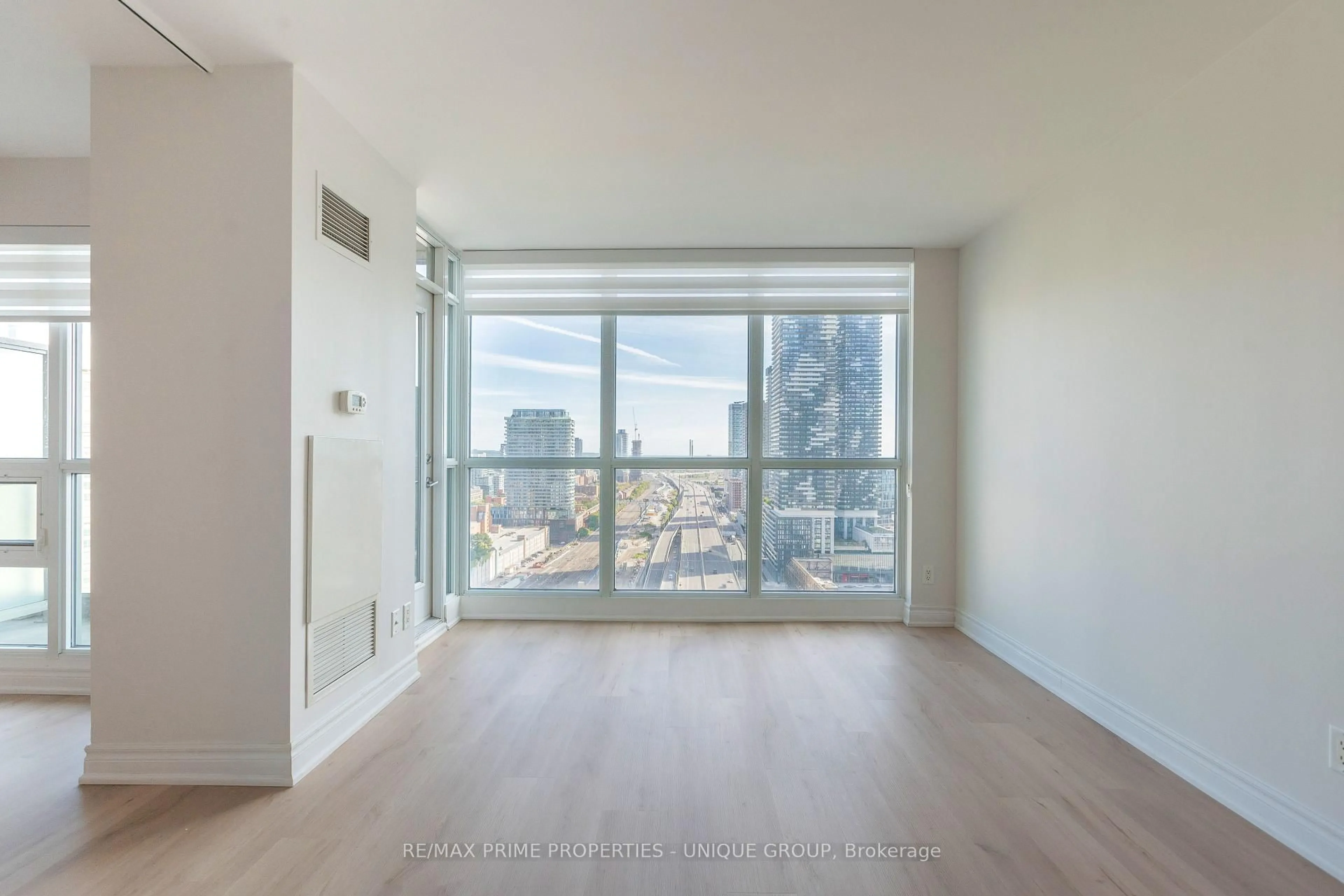 A pic of a room for 18 Yonge St #2706, Toronto Ontario M5E 1Z8