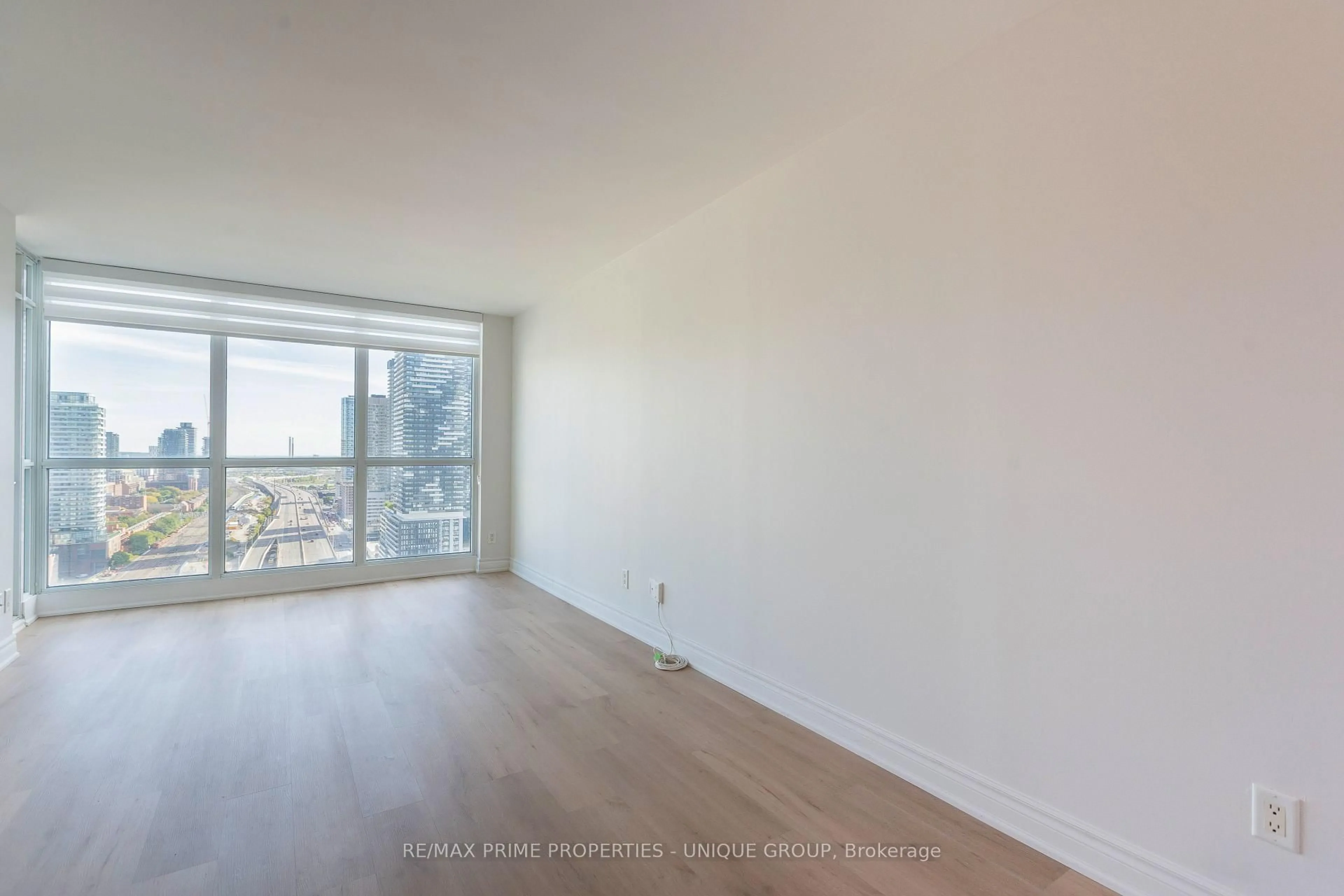 A pic of a room for 18 Yonge St #2706, Toronto Ontario M5E 1Z8