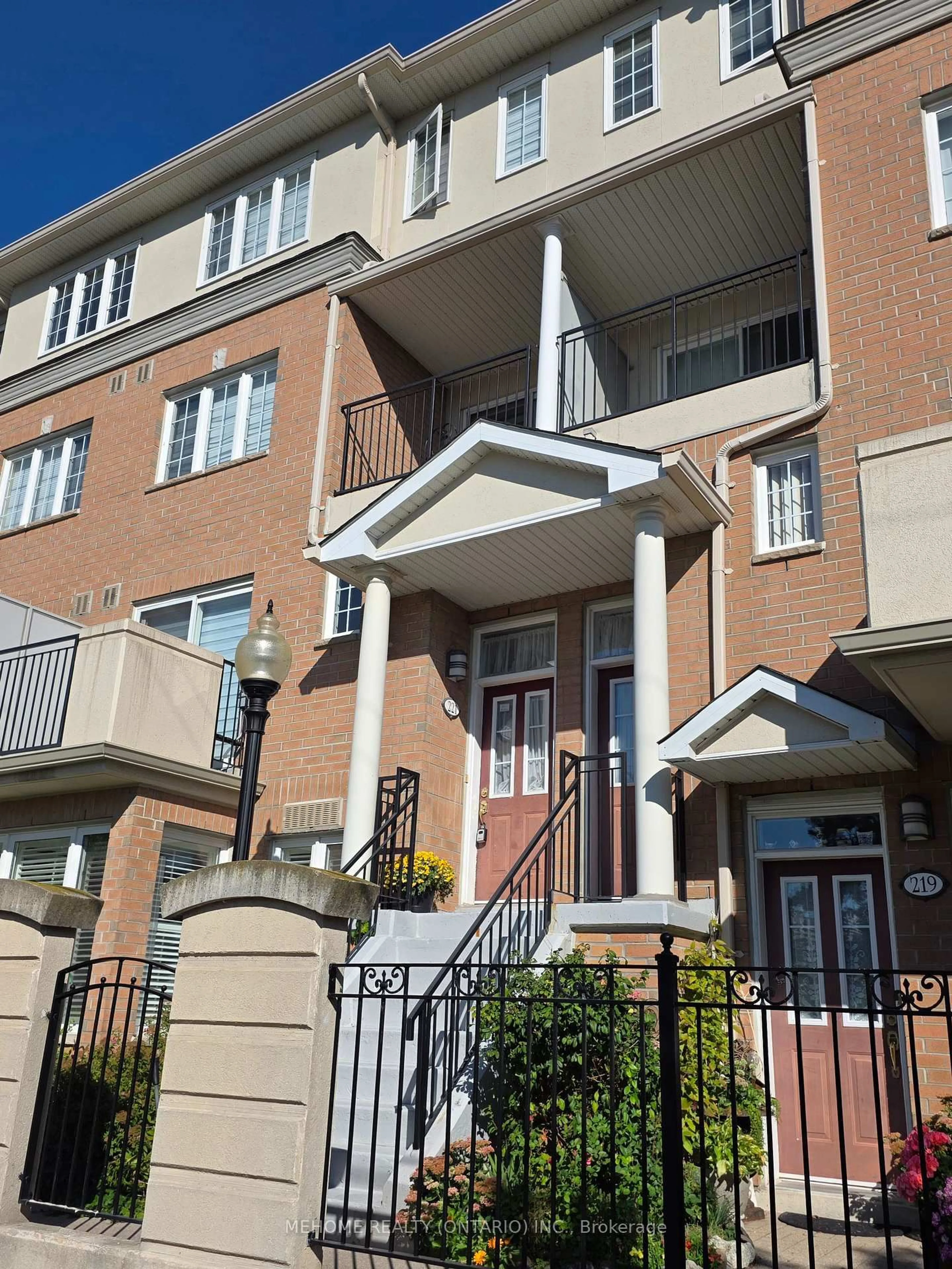 Unknown for 221 Grandview Way, Toronto Ontario M2N 6V3