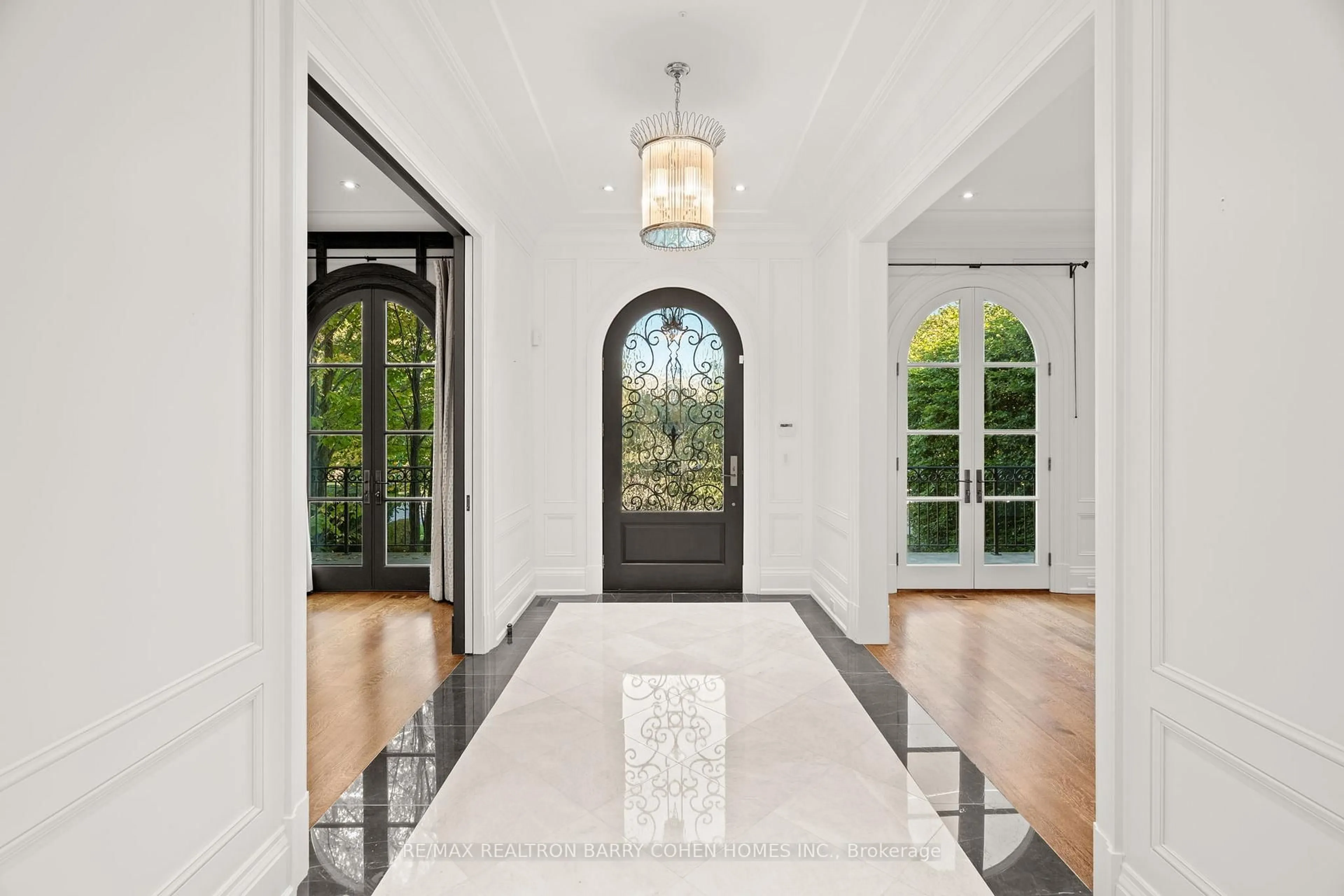 Indoor entryway for 33 Blyth Hill Rd, Toronto Ontario M4N 3L6
