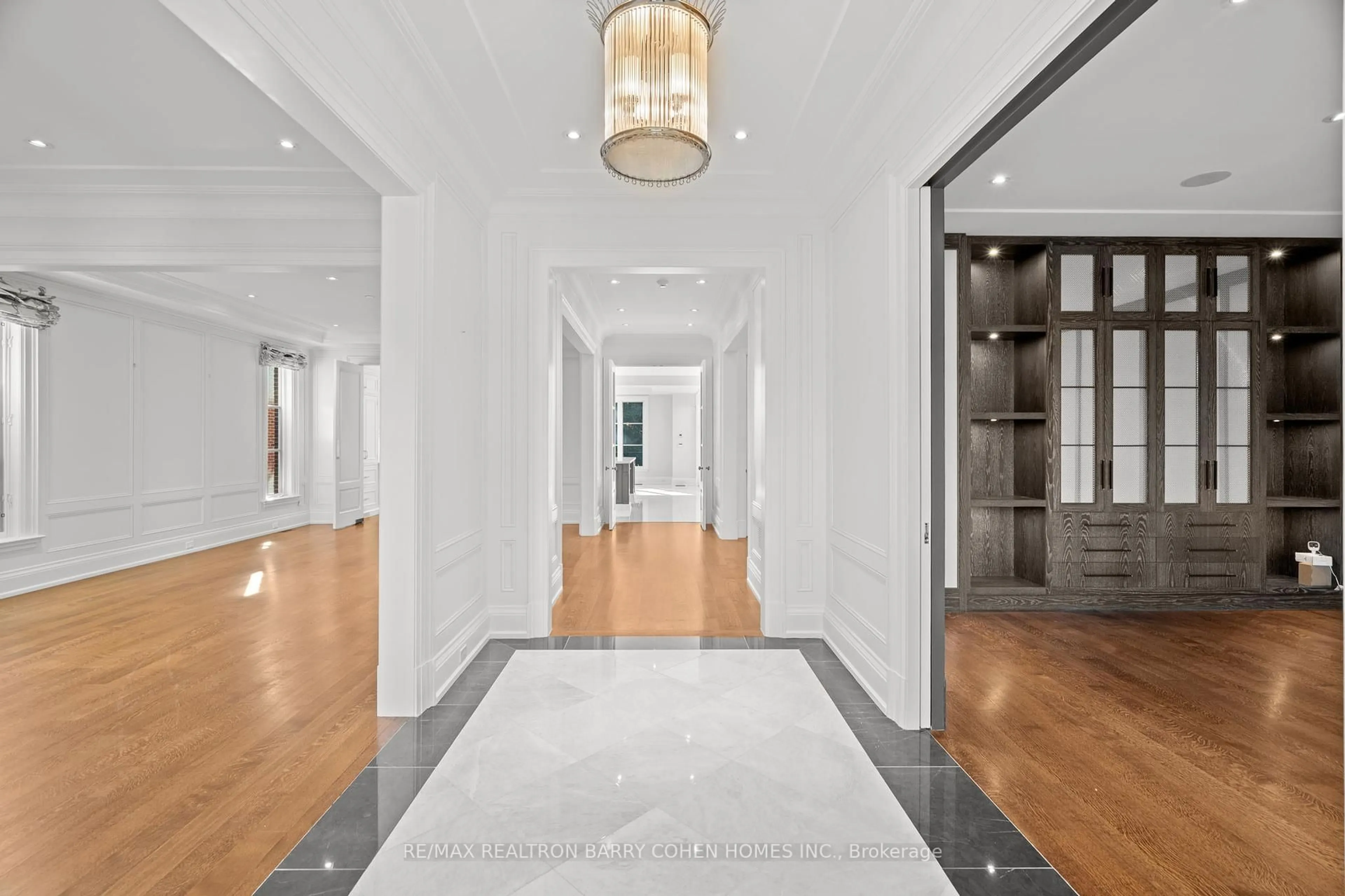 Indoor foyer for 33 Blyth Hill Rd, Toronto Ontario M4N 3L6