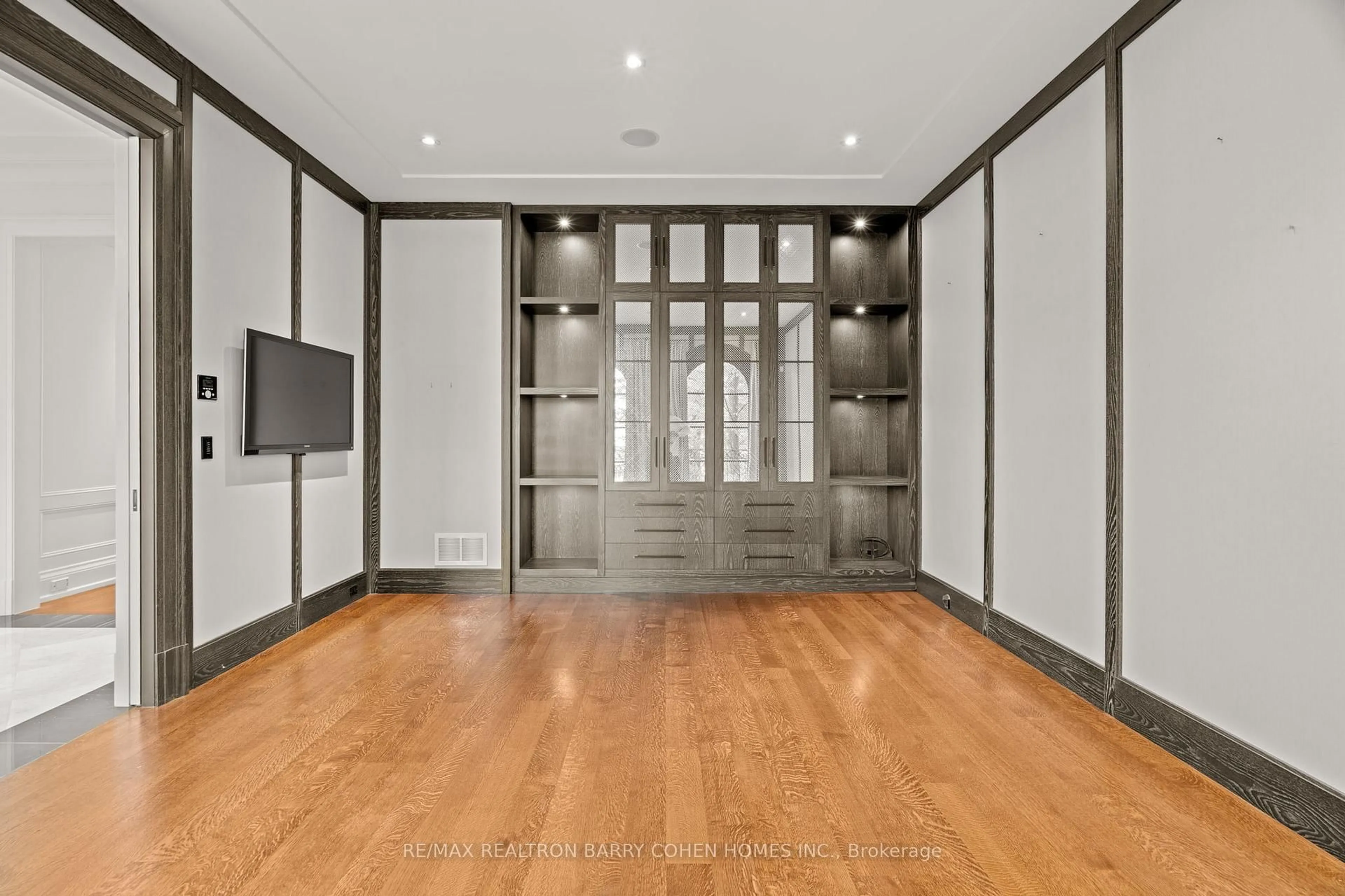 Unknown for 33 Blyth Hill Rd, Toronto Ontario M4N 3L6