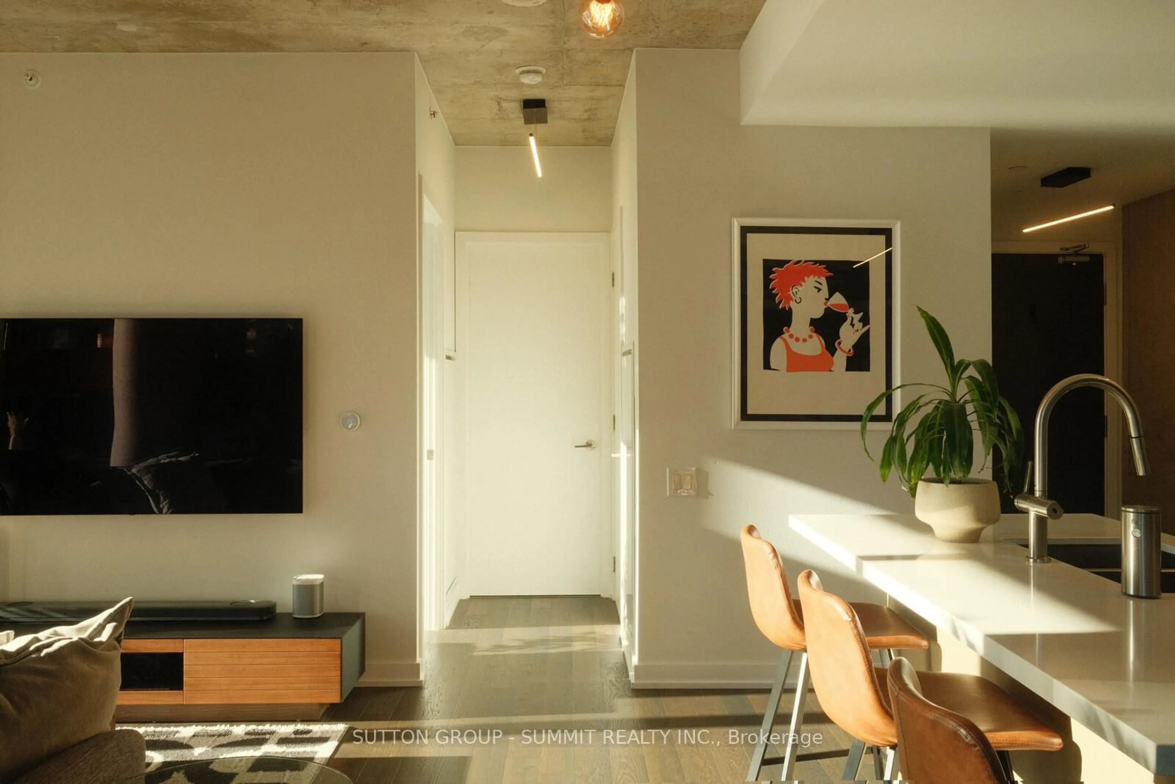 Indoor entryway for 11 Charlotte St #902, Toronto Ontario M5V 0M6