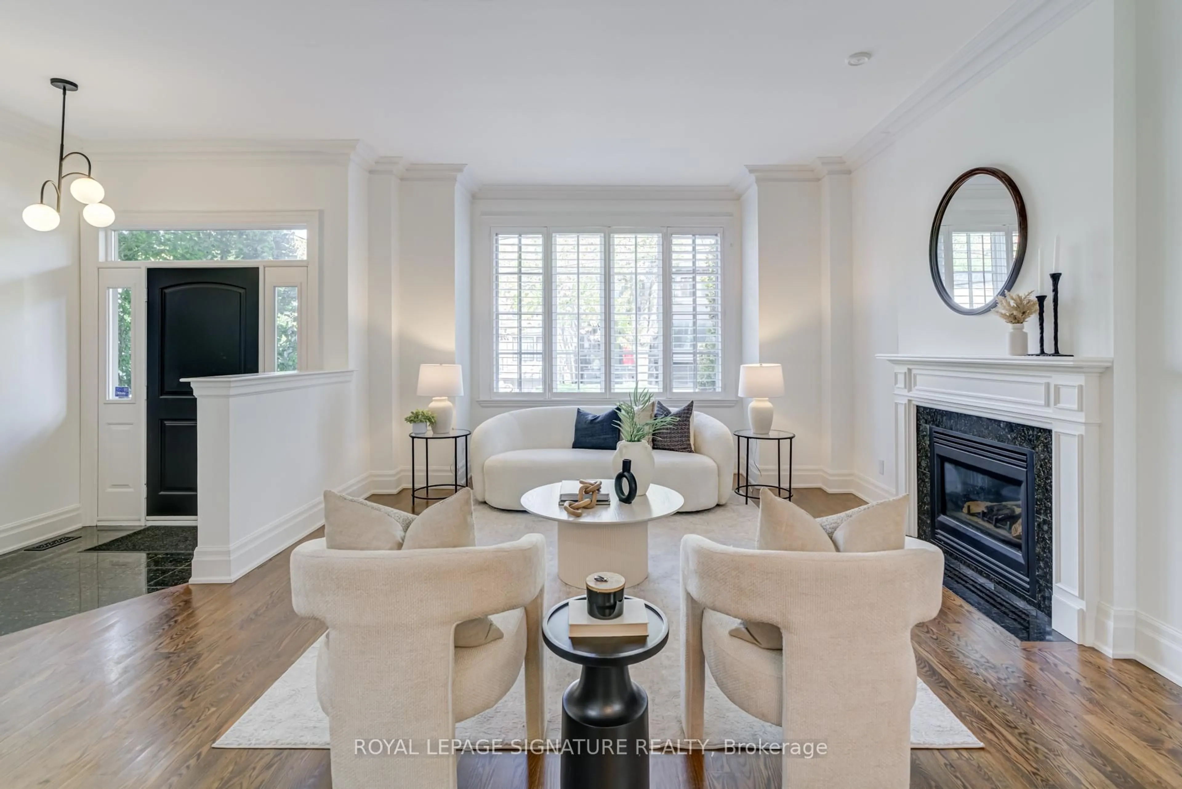 Living room with furniture, unknown for 125 Joicey Blvd, Toronto Ontario M5M 2T8