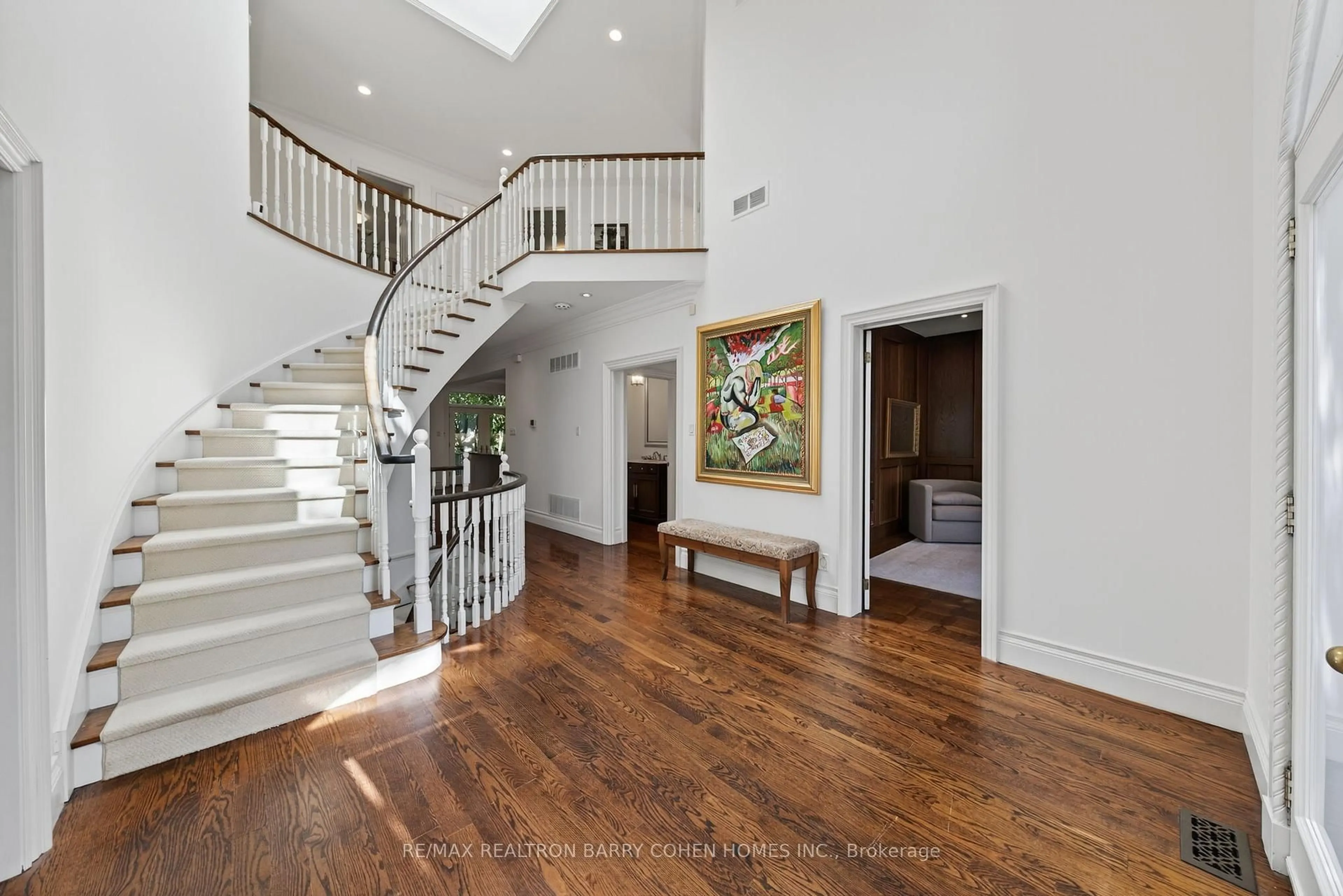 Indoor entryway for 106 Highland Cres, Toronto Ontario M2L 1H1