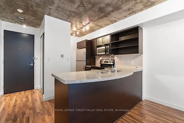 1005 King St #505, Toronto 4