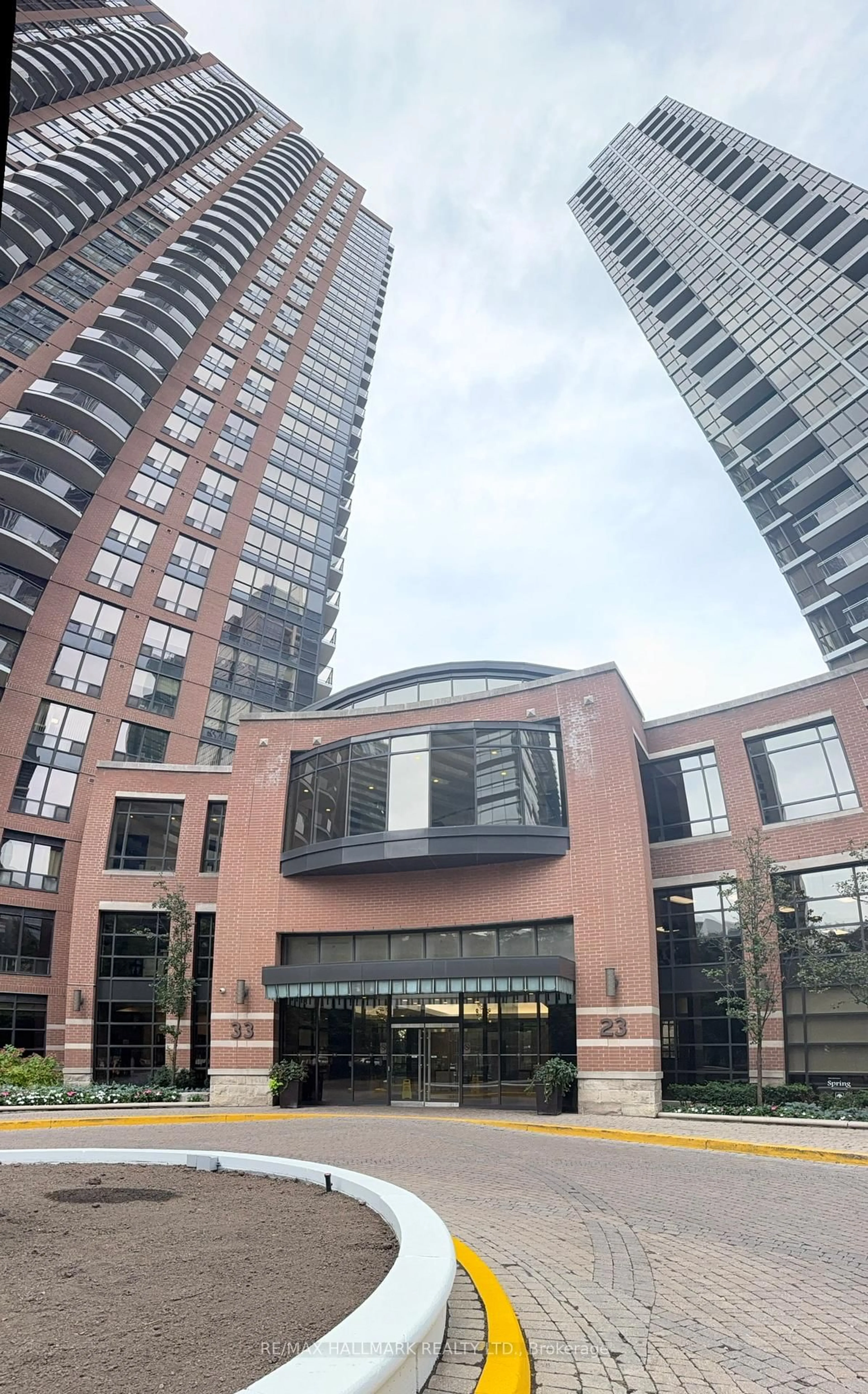 Indoor foyer for 33 Sheppard Ave #2507, Toronto Ontario M2N 7K1