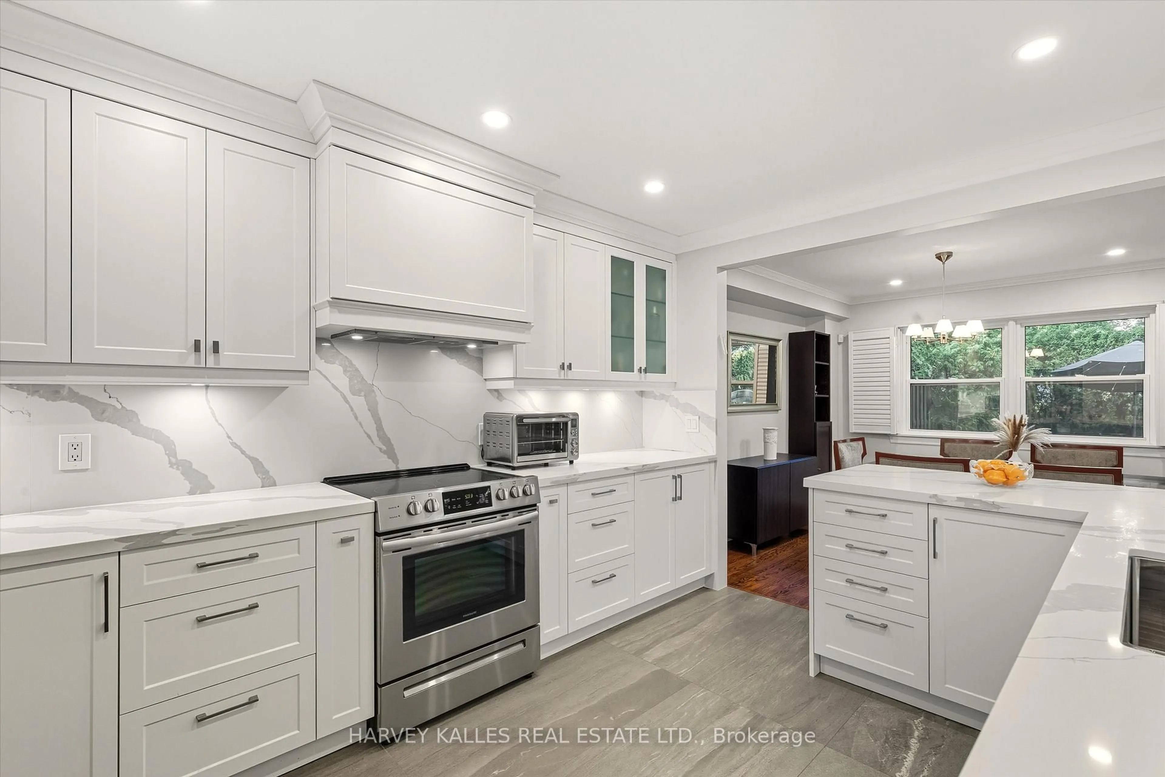 Open concept kitchen, ceramic/tile floor for 18 Farmstead Rd, Toronto Ontario M2L 2G2