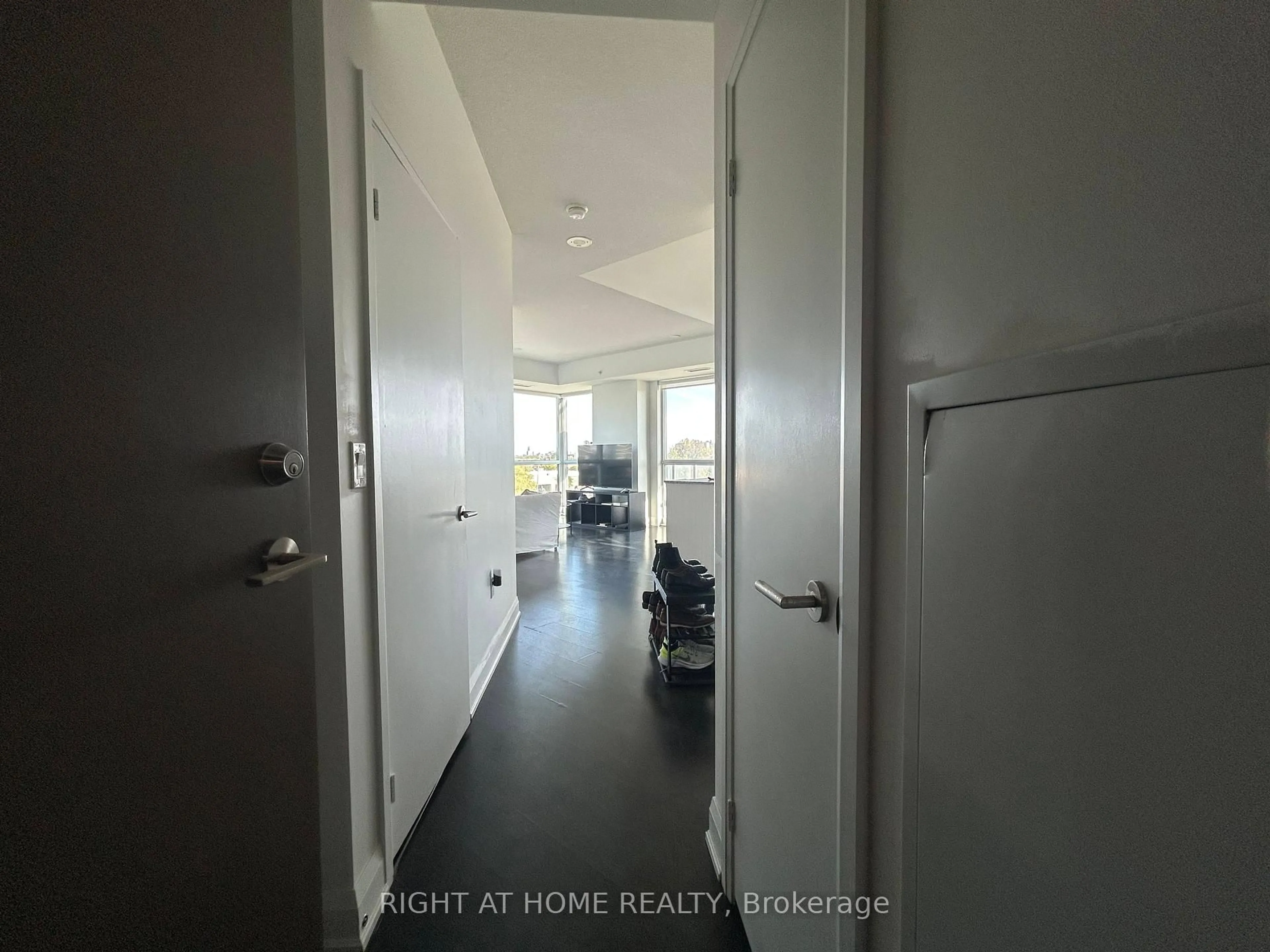 Indoor entryway for 160 Vanderhoof Ave #405, Toronto Ontario M4G 0B7